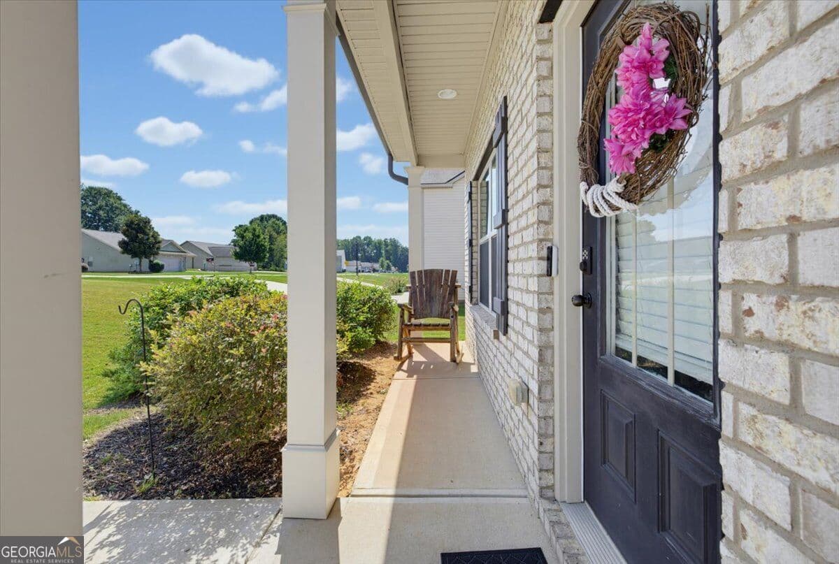 4 bedroom, 2.5 bathroom, 2,253 sq ft single family residence for rent at 459 Stane Brook Court, Jackson, GA 30233 for $2,200 a month — photo 5