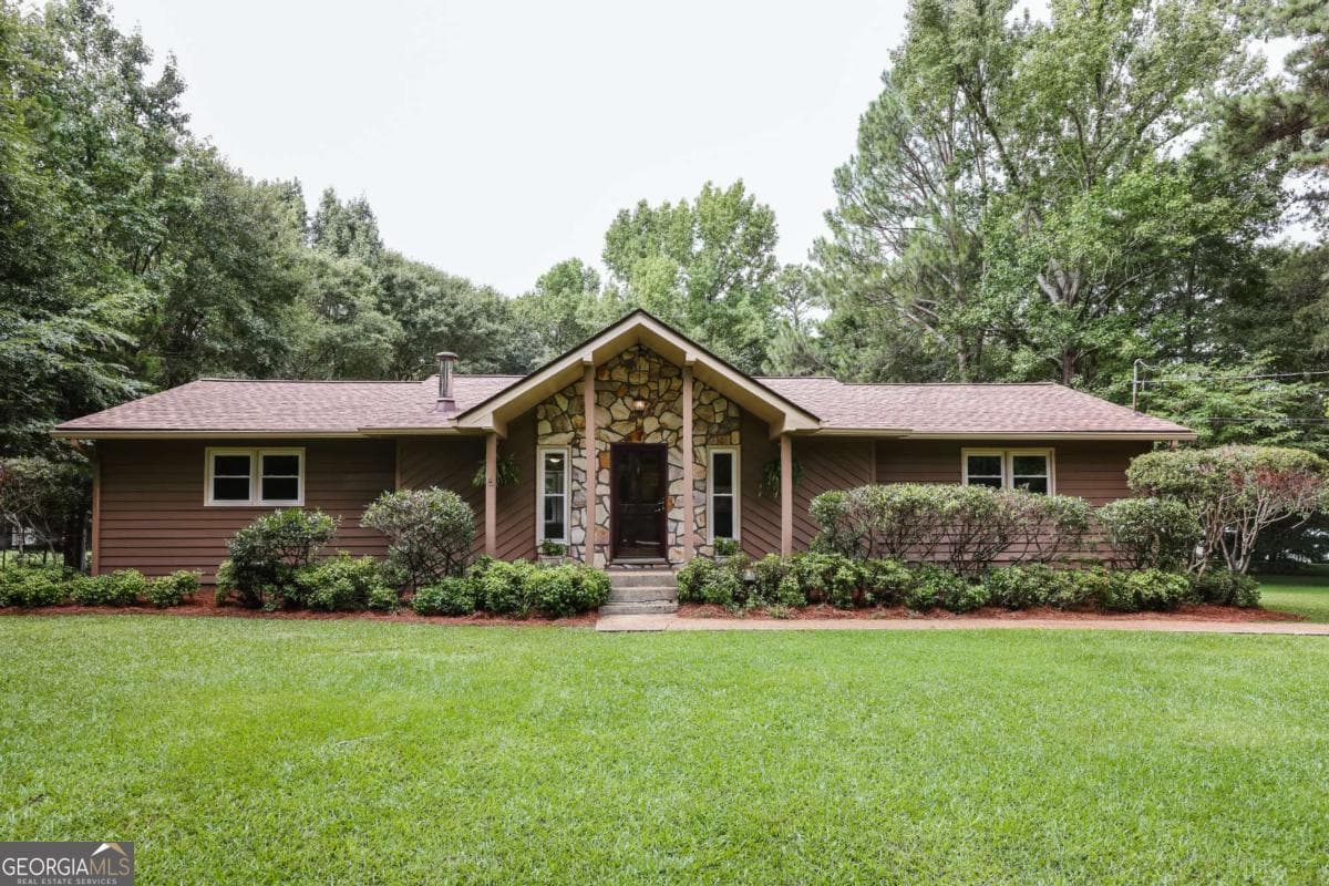 3 bedroom, 2.5 bathroom, 2,223 sq ft single family residence for sale at 110 Pioneer Drive, Athens, GA 30605 — photo 1 of 59