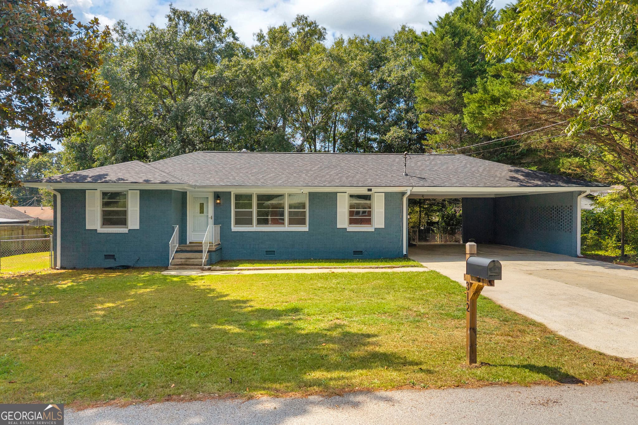 3 bedroom, 1 bathroom, 1,131 sq ft single family residence for sale at 312 Hilltop Lane, Toccoa, GA 30577