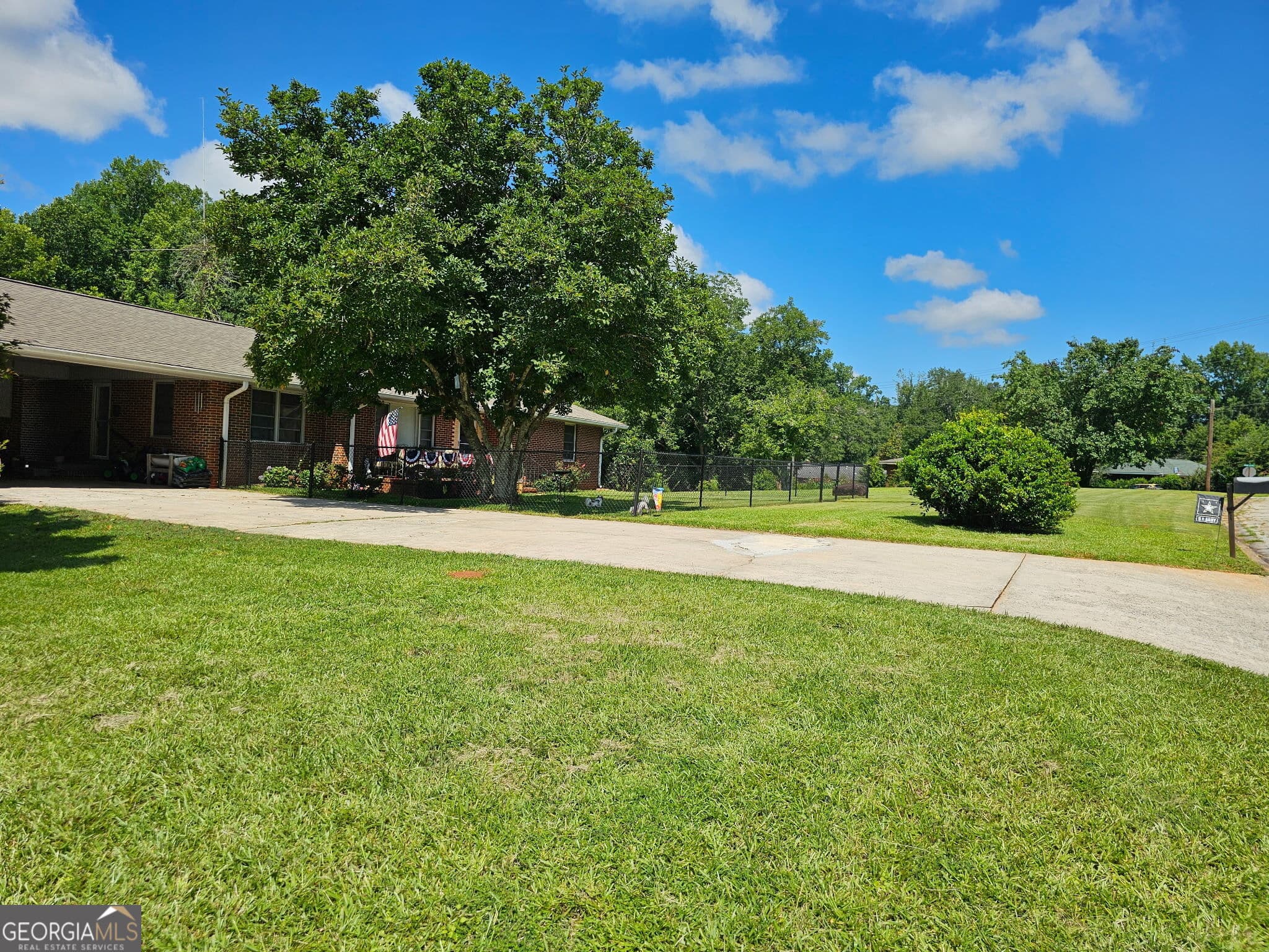 3 bedroom, 1.5 bathroom, 2,035 sq ft single family residence for sale at 700 Brookwood Drive, Thomaston, GA 30286 — photo 3