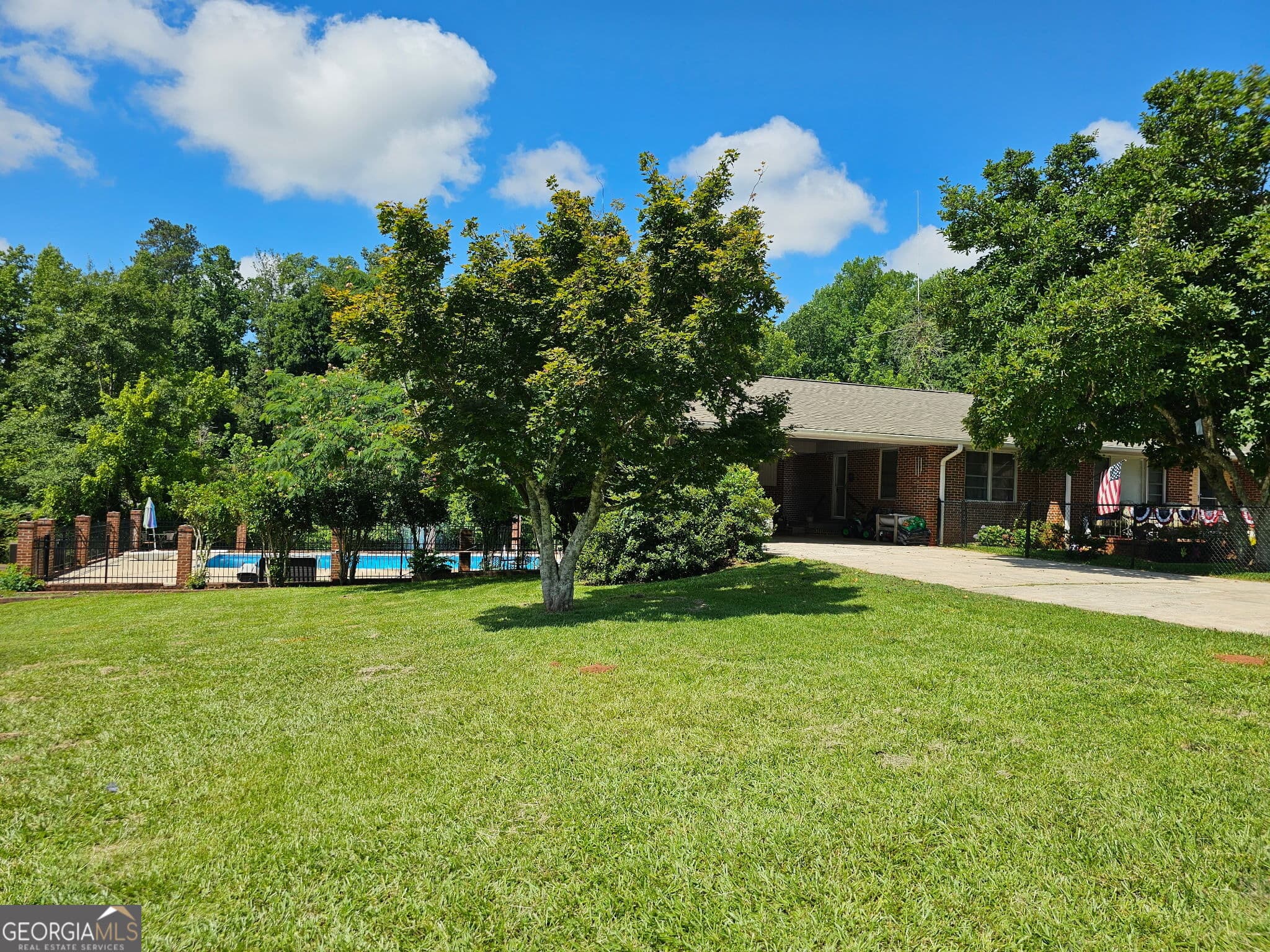 3 bedroom, 1.5 bathroom, 2,035 sq ft single family residence for sale at 700 Brookwood Drive, Thomaston, GA 30286 — photo 4