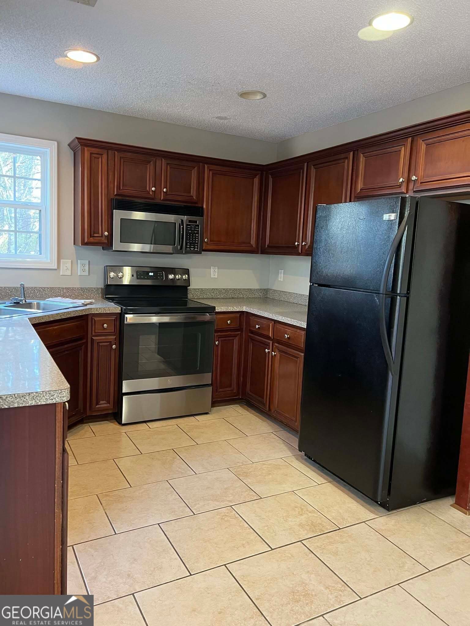 5 bedroom, 3 bathroom, 1,760 sq ft single family residence for rent at 38 Grier Lane, Newnan, GA 30263 for $2,400 a month — photo 3