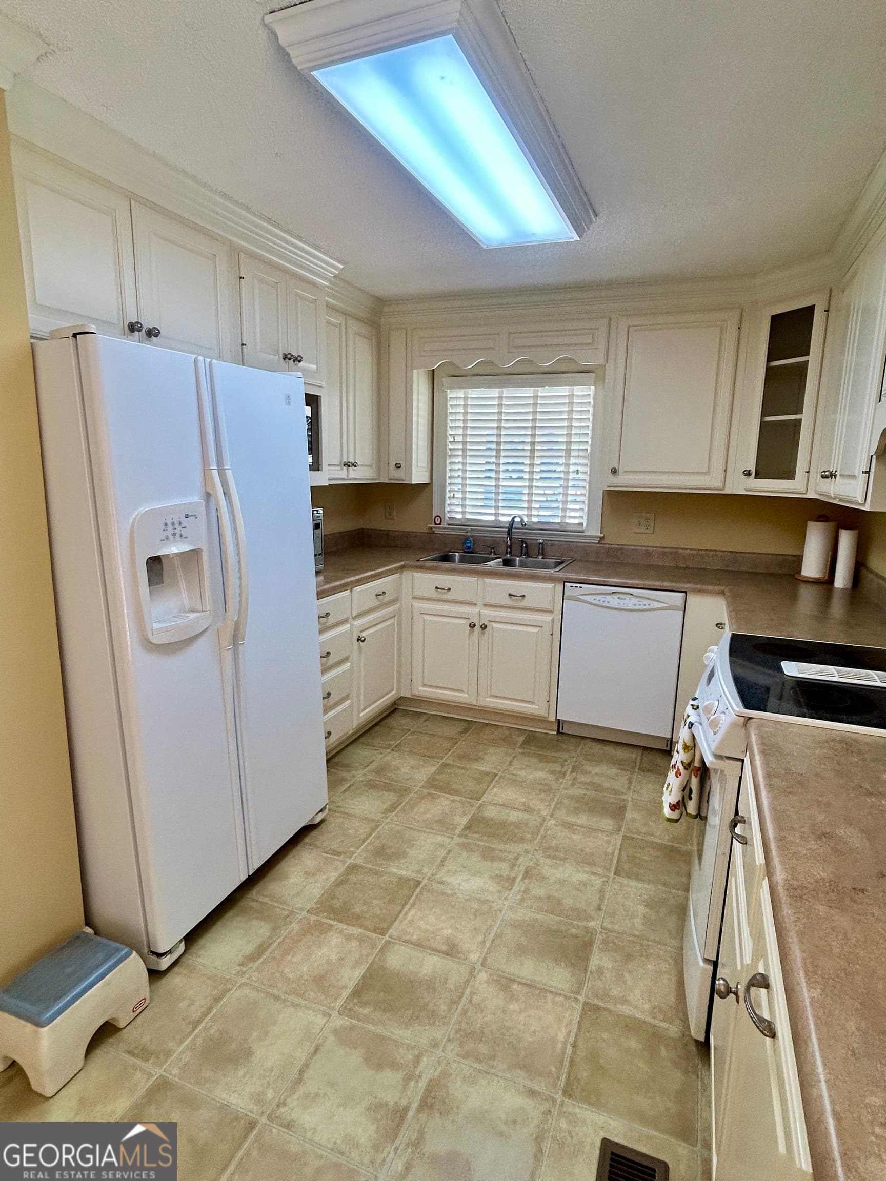 3 bedroom, 2 bathroom, 1,916 sq ft single family residence for sale at 2007 Melba Drive N/A, Tifton, GA 31793 — photo 7