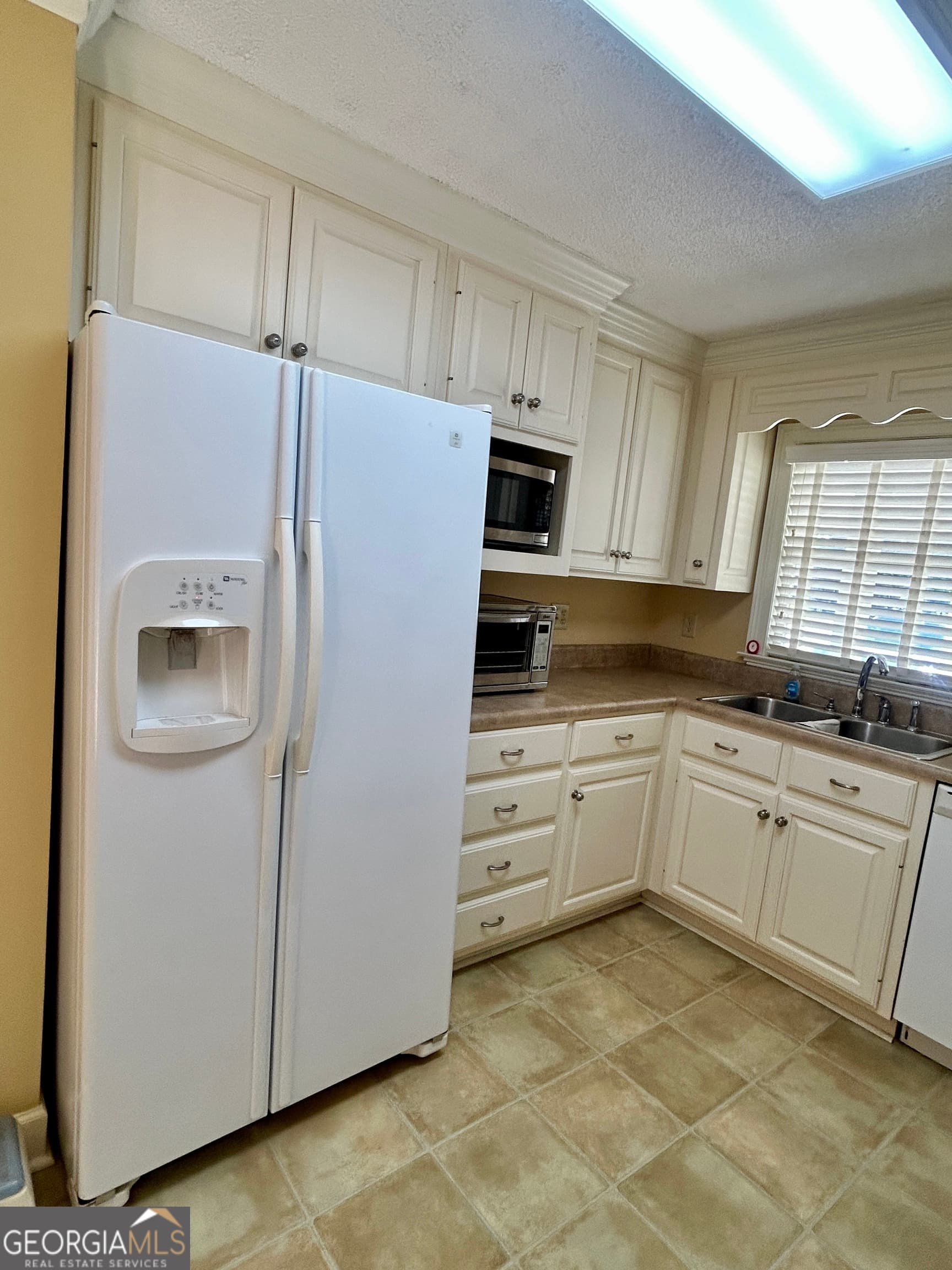 3 bedroom, 2 bathroom, 1,916 sq ft single family residence for sale at 2007 Melba Drive N/A, Tifton, GA 31793 — photo 8