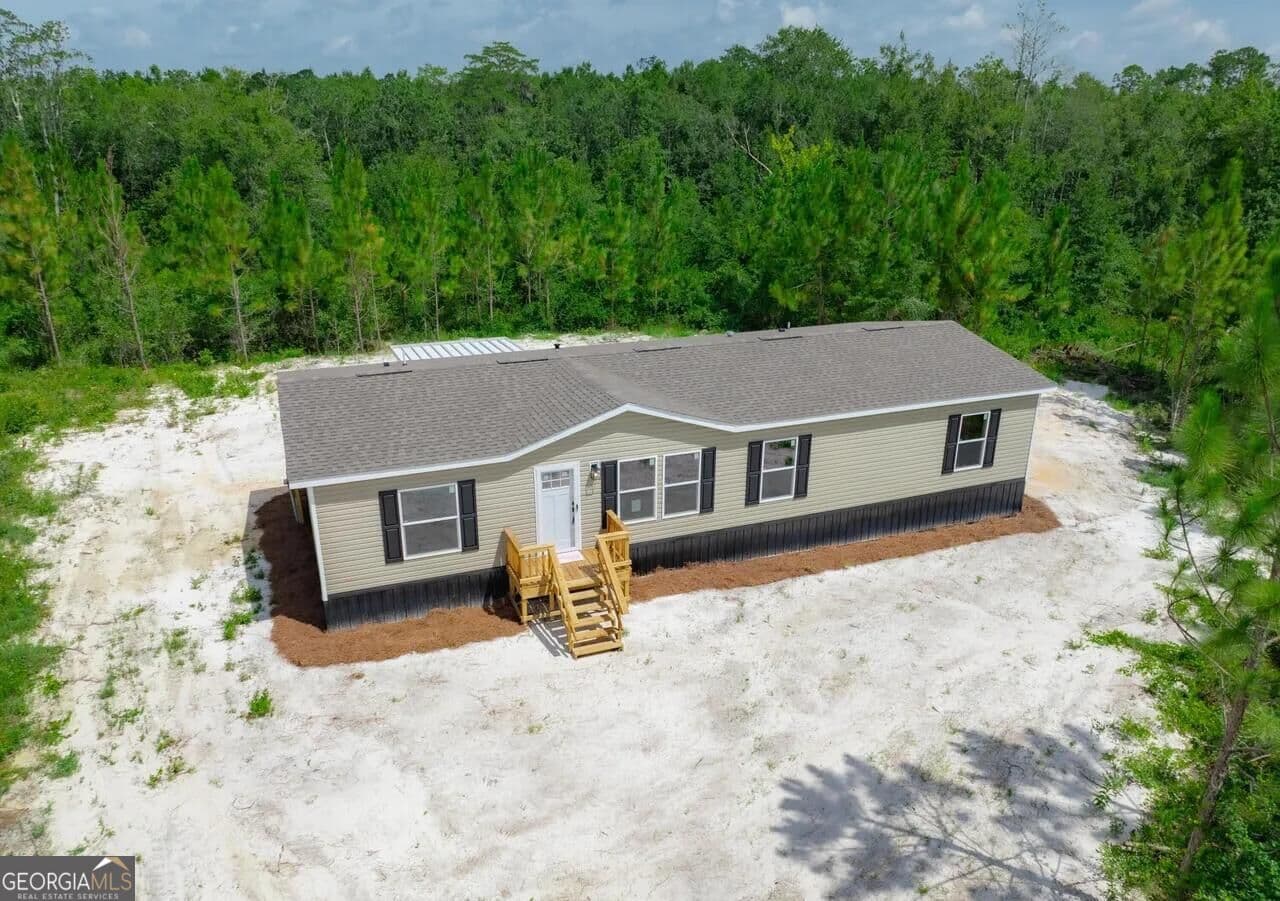 4 bedroom, 2 bathroom, 1,580 sq ft manufactured home,single family residence for sale at 207 Johnny B Street, Hoboken, GA 31542 — photo 2