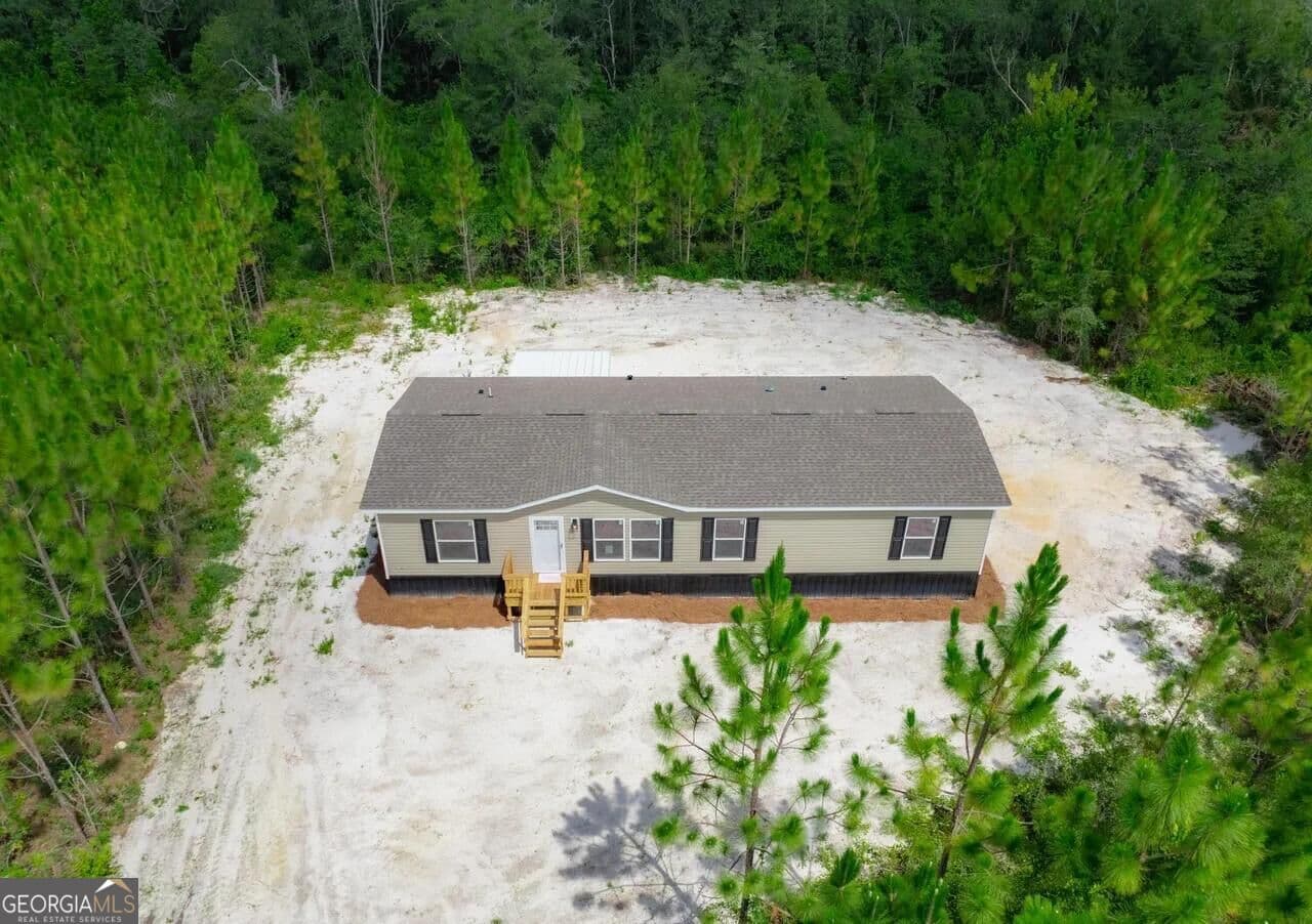 4 bedroom, 2 bathroom, 1,580 sq ft manufactured home,single family residence for sale at 207 Johnny B Street, Hoboken, GA 31542 — photo 5