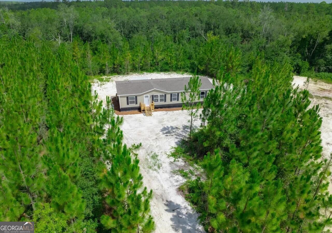 4 bedroom, 2 bathroom, 1,580 sq ft manufactured home,single family residence for sale at 207 Johnny B Street, Hoboken, GA 31542 — photo 4