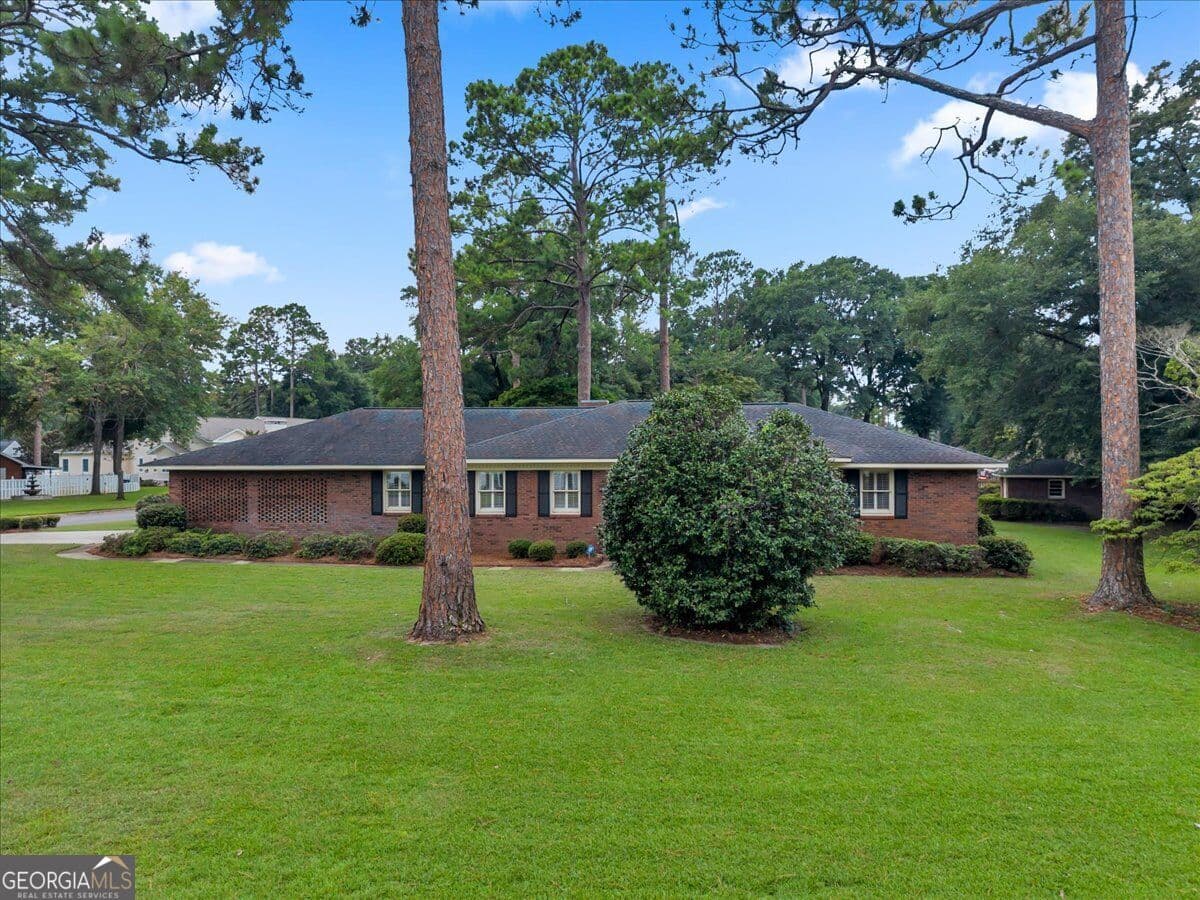 3 bedroom, 2.5 bathroom, 3,002 sq ft single family residence for sale at 1200 Chennault Drive, Dublin, GA 31021 — photo 3