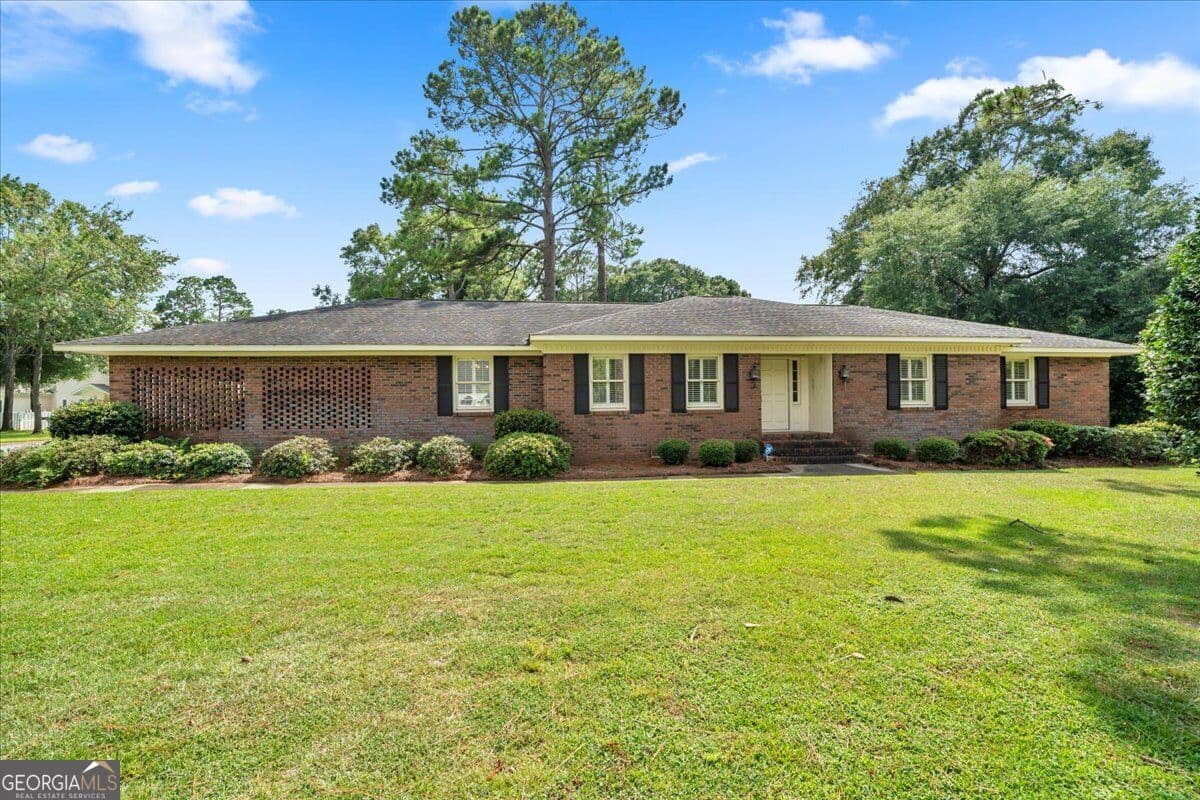 3 bedroom, 2.5 bathroom, 3,002 sq ft single family residence for sale at 1200 Chennault Drive, Dublin, GA 31021