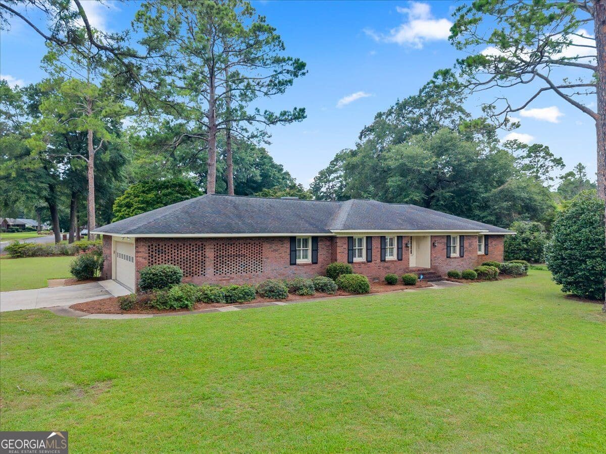 3 bedroom, 2.5 bathroom, 3,002 sq ft single family residence for sale at 1200 Chennault Drive, Dublin, GA 31021 — photo 5