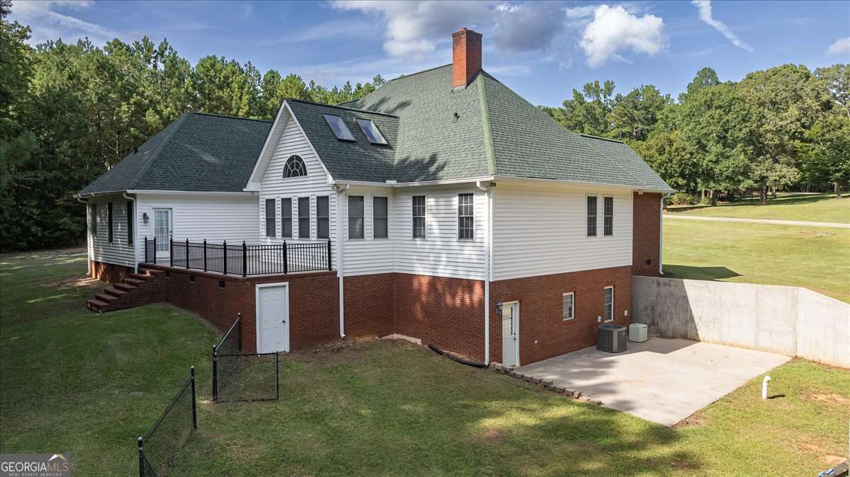 4 bedroom, 3.5 bathroom, 3,592 sq ft single family residence for sale at 1628 Valley View Drive, Elberton, GA 30635 — photo 2