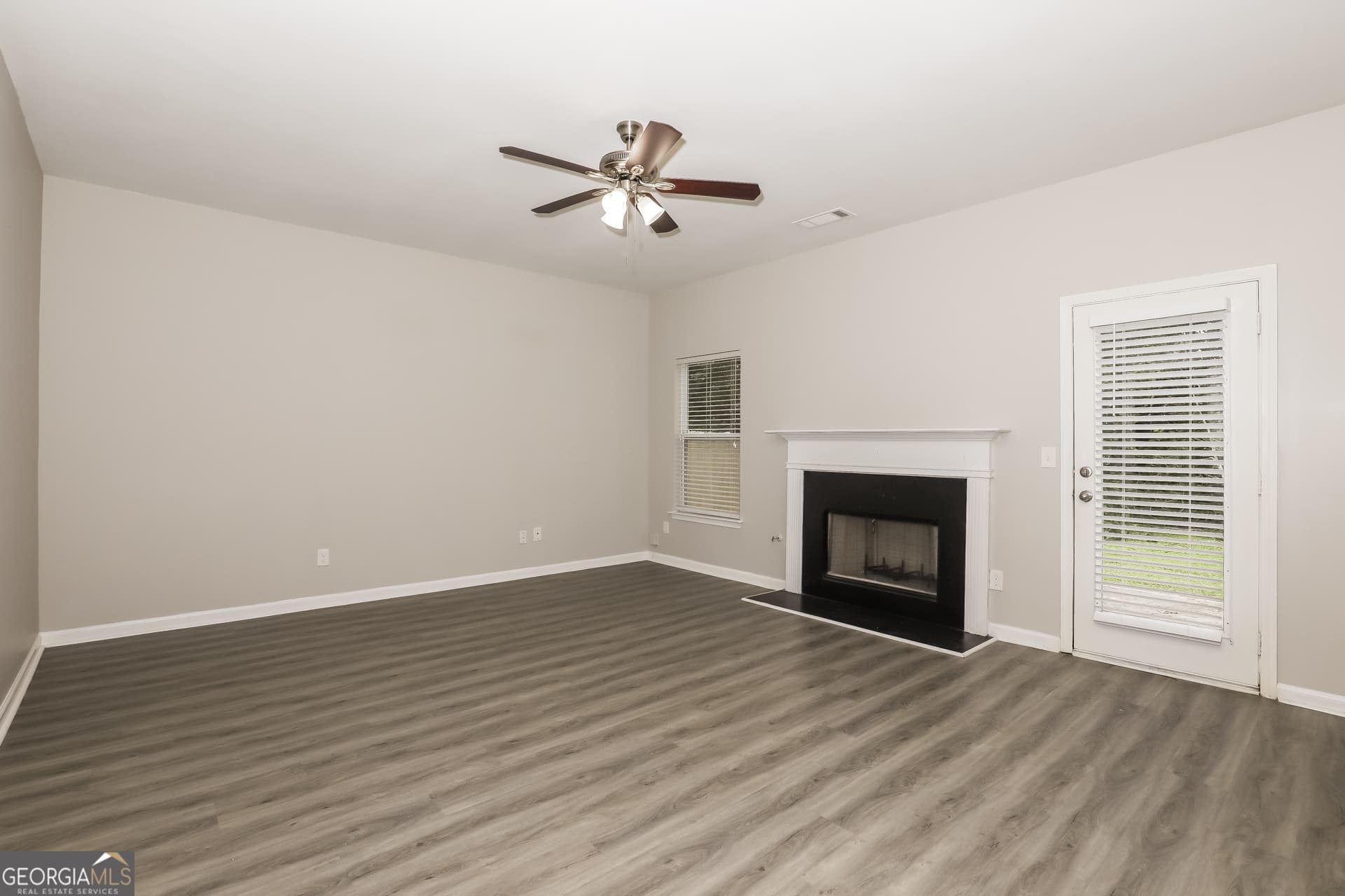 4 bedroom, 2.5 bathroom, 2,359 sq ft single family residence for sale at 11627 Kades Trail, Hampton, GA 30228 — photo 4