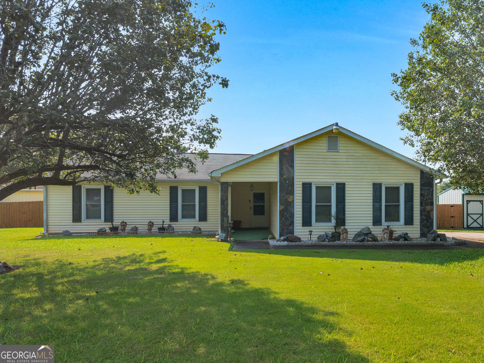 3 bedroom, 2 bathroom, 1,351 sq ft single family residence for sale at 109 Summerfield Drive, Mcdonough, GA 30253 — photo 2