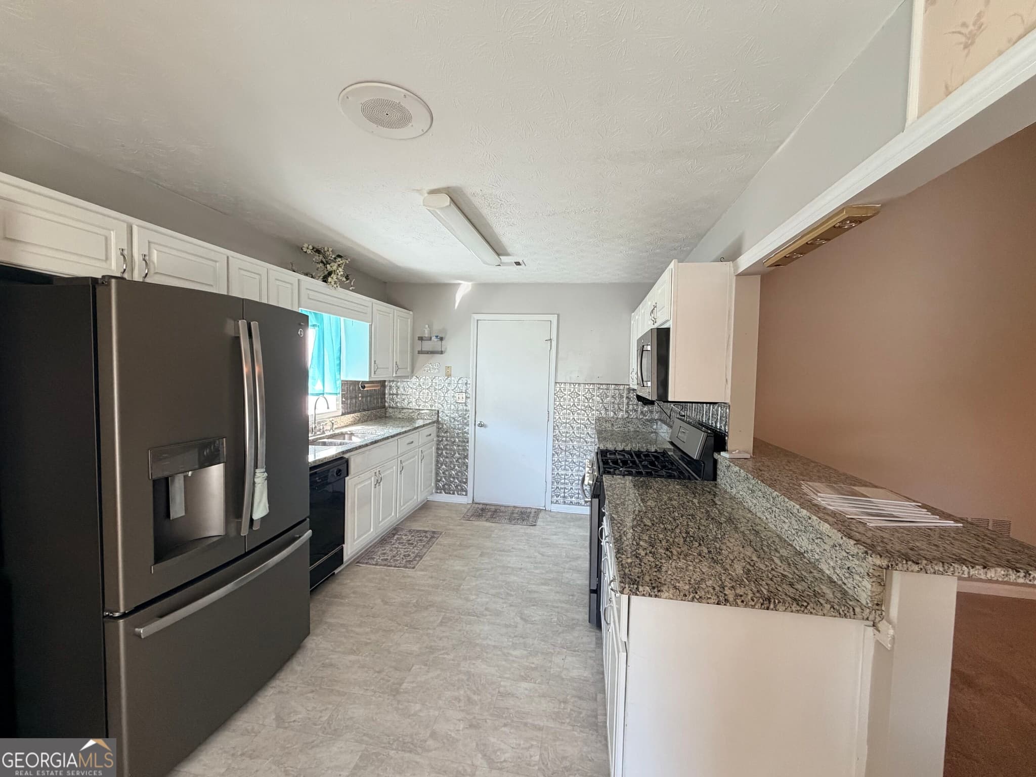 3 bedroom, 2 bathroom, 1,351 sq ft single family residence for sale at 109 Summerfield Drive, Mcdonough, GA 30253 — photo 7