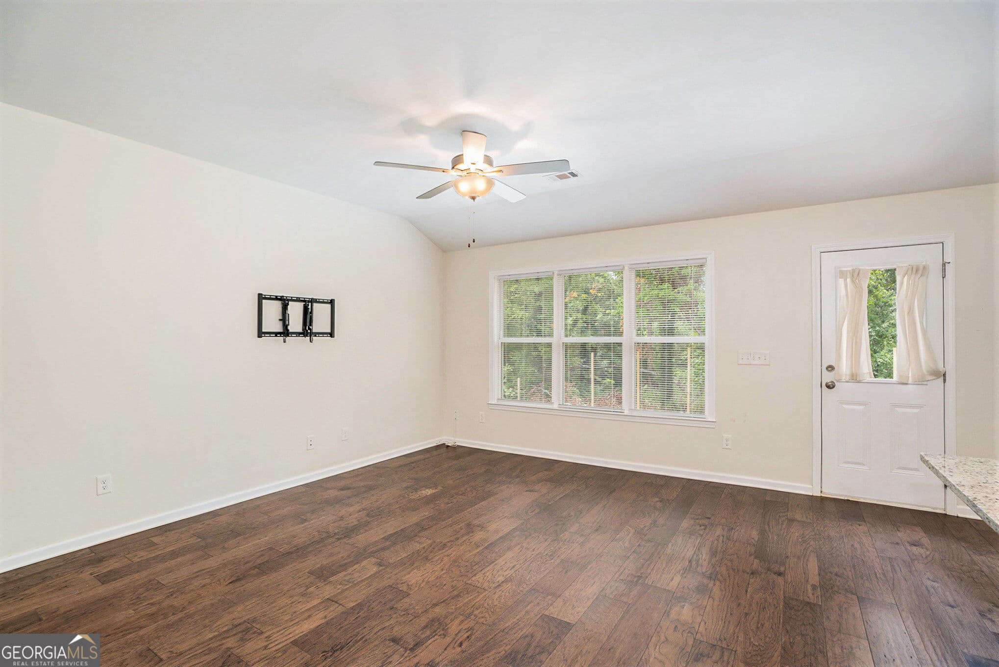 3 bedroom, 2 bathroom, 1,252 sq ft single family residence for rent at 4940 Scott Road, Cumming, GA 30041 for $2,500 a month — photo 3