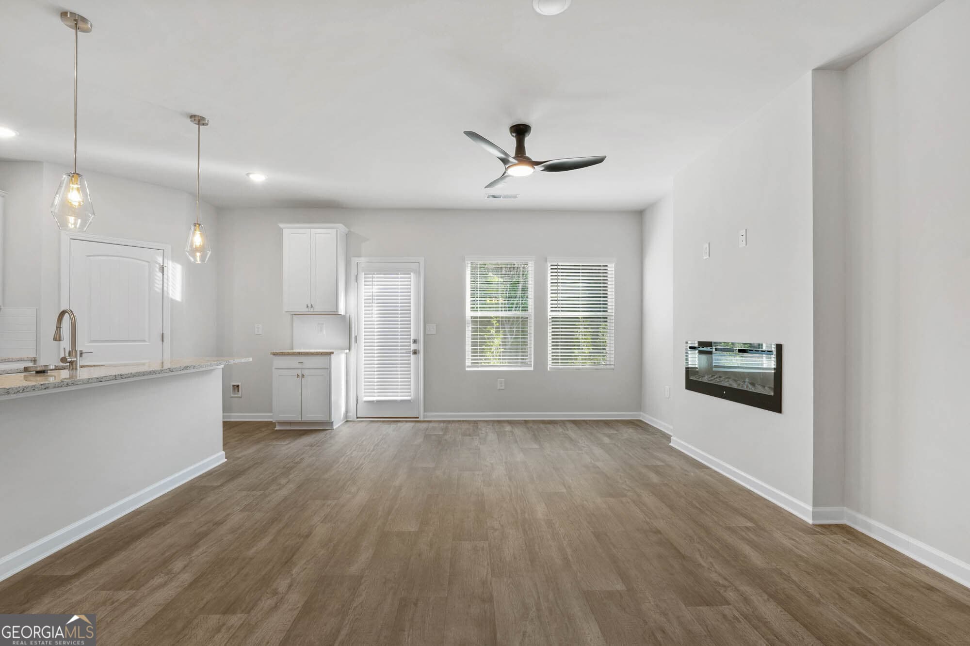 4 bedroom, 2.5 bathroom, 1,852 sq ft townhouse for sale at 3664 PARKWAY JAMES Drive, Snellville, GA 30039 — photo 3