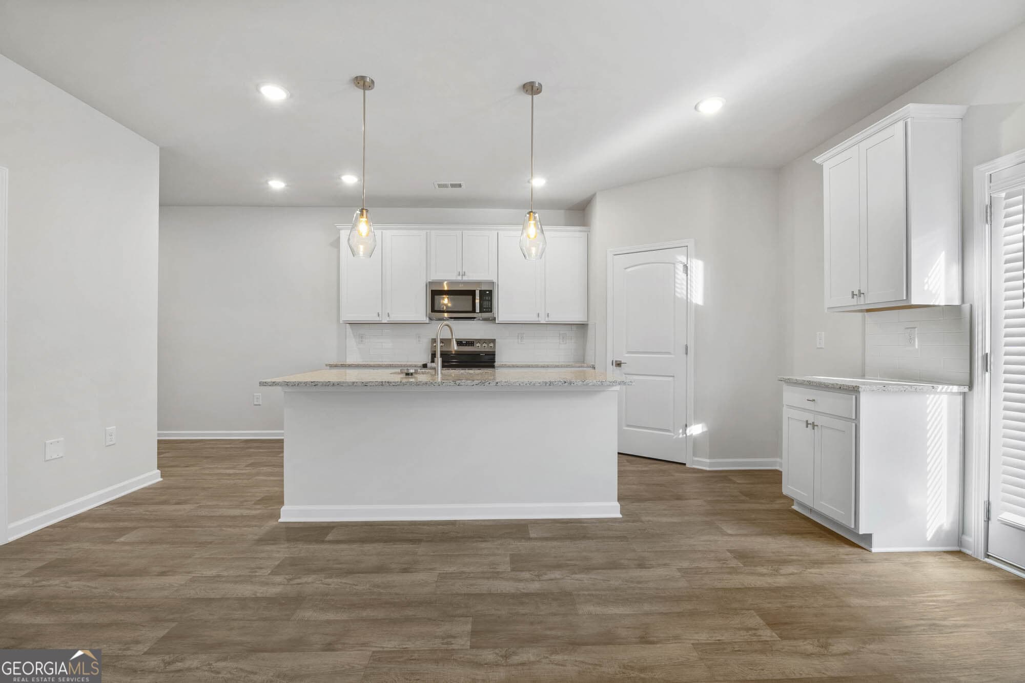4 bedroom, 2.5 bathroom, 1,852 sq ft townhouse for sale at 3664 PARKWAY JAMES Drive, Snellville, GA 30039 — photo 5