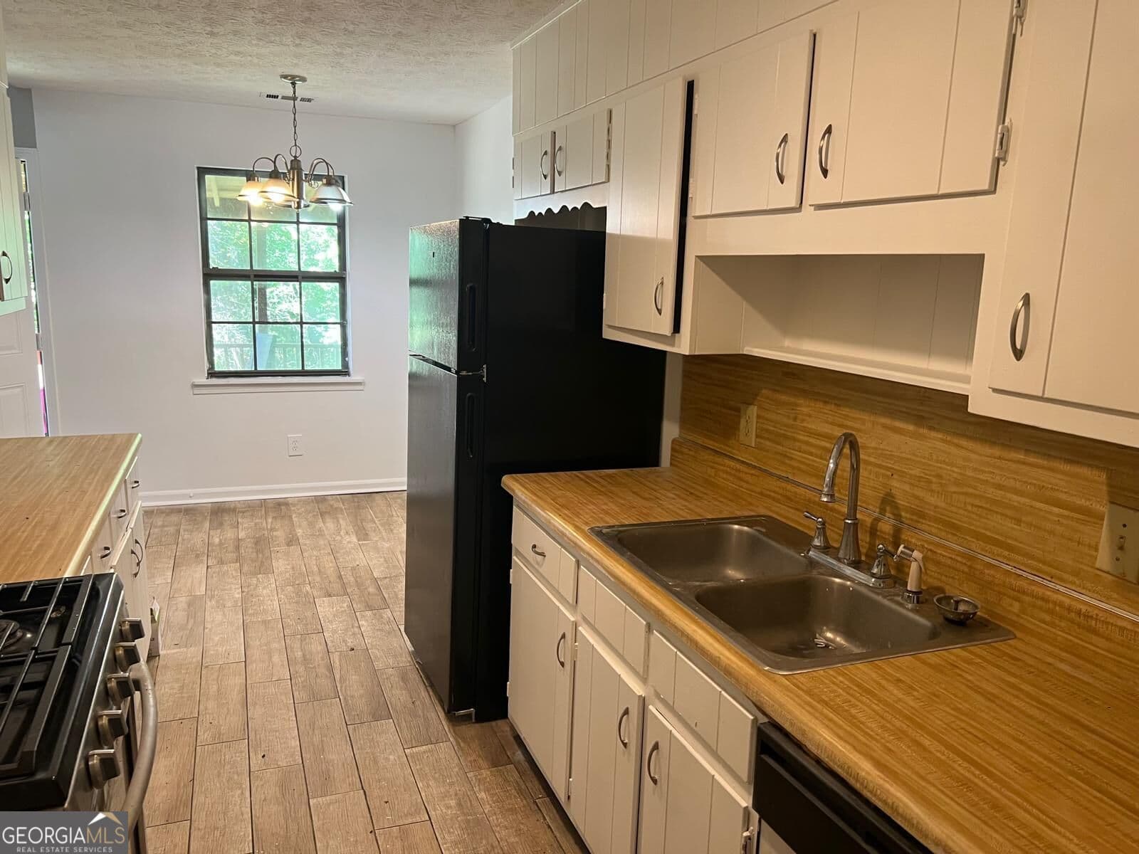 3 bedroom, 2 bathroom, 1,406 sq ft single family residence for rent at 6975 Cedar Hill Court, Riverdale, GA 30296 for $1,750 a month — photo 5