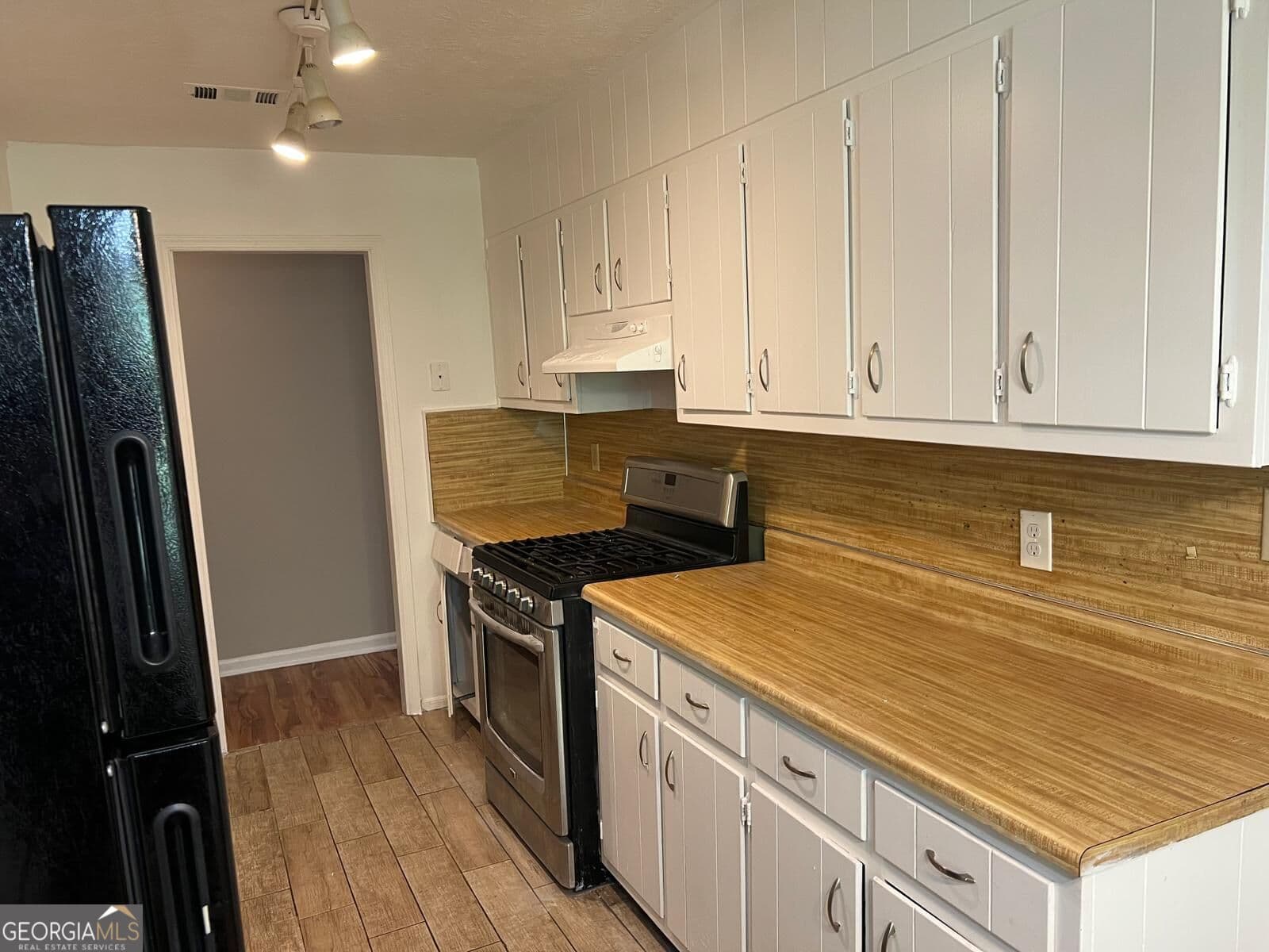 3 bedroom, 2 bathroom, 1,406 sq ft single family residence for rent at 6975 Cedar Hill Court, Riverdale, GA 30296 for $1,750 a month — photo 4