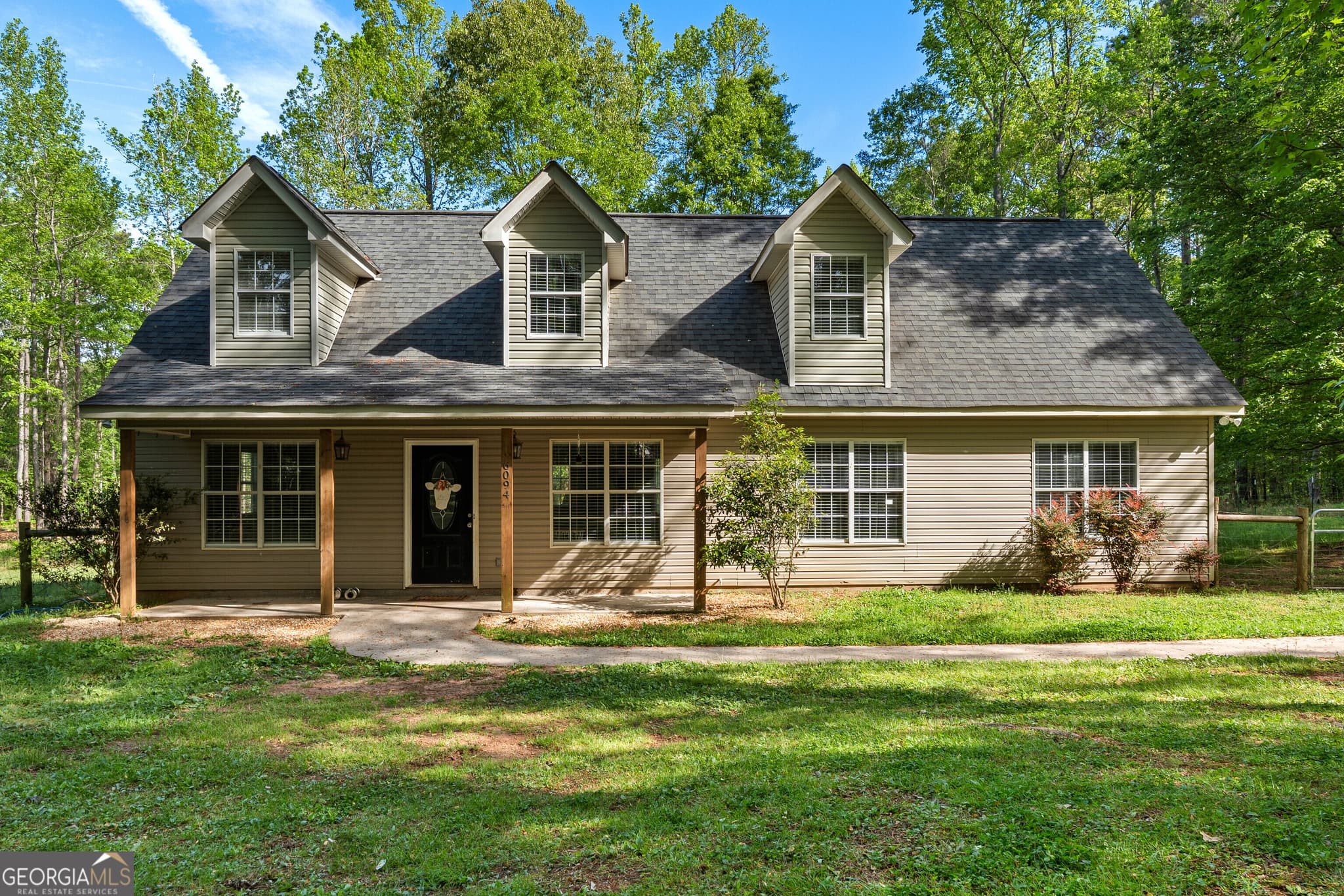 5 bedroom, 2 bathroom, 1,872 sq ft single family residence for sale at 6094 Old Zebulon Road, Concord, GA 30206 — photo 1 of 46