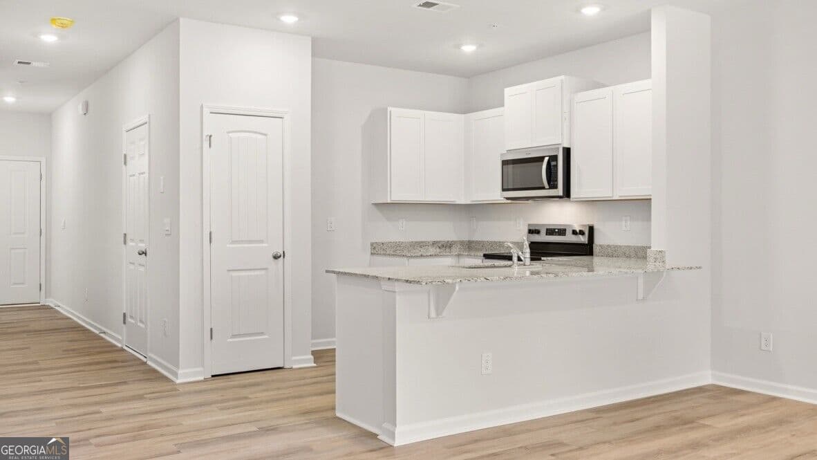 3 bedroom, 2.5 bathroom, 1,508 sq ft townhouse for sale at 6026 Skylar Drive, South Fulton, GA 30331 — photo 5