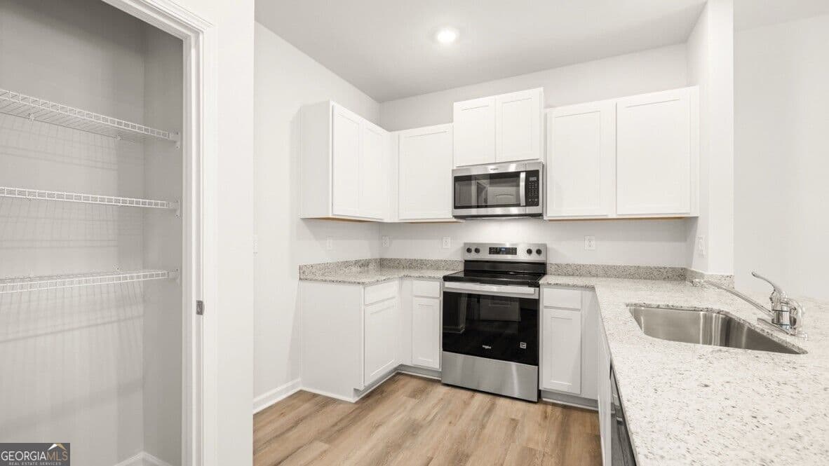 3 bedroom, 2.5 bathroom, 1,508 sq ft townhouse for sale at 6026 Skylar Drive, South Fulton, GA 30331 — photo 10