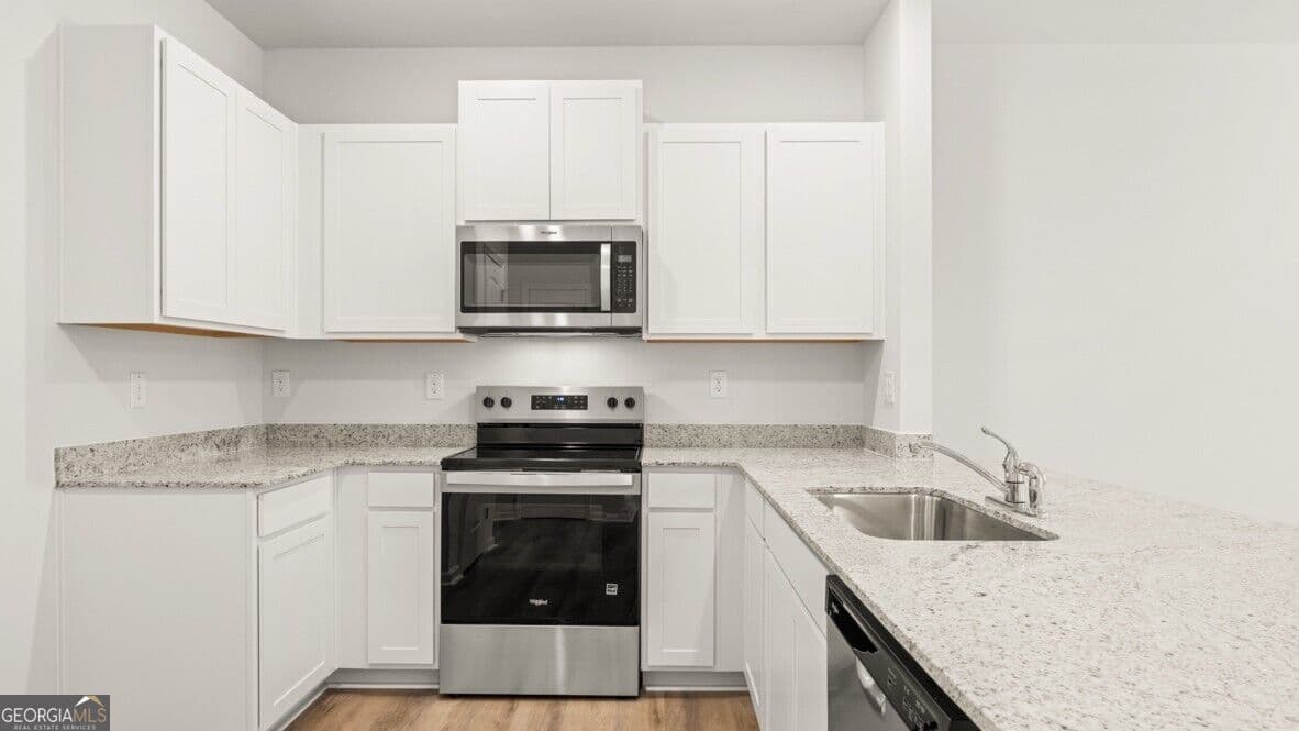 3 bedroom, 2.5 bathroom, 1,508 sq ft townhouse for sale at 6026 Skylar Drive, South Fulton, GA 30331 — photo 8