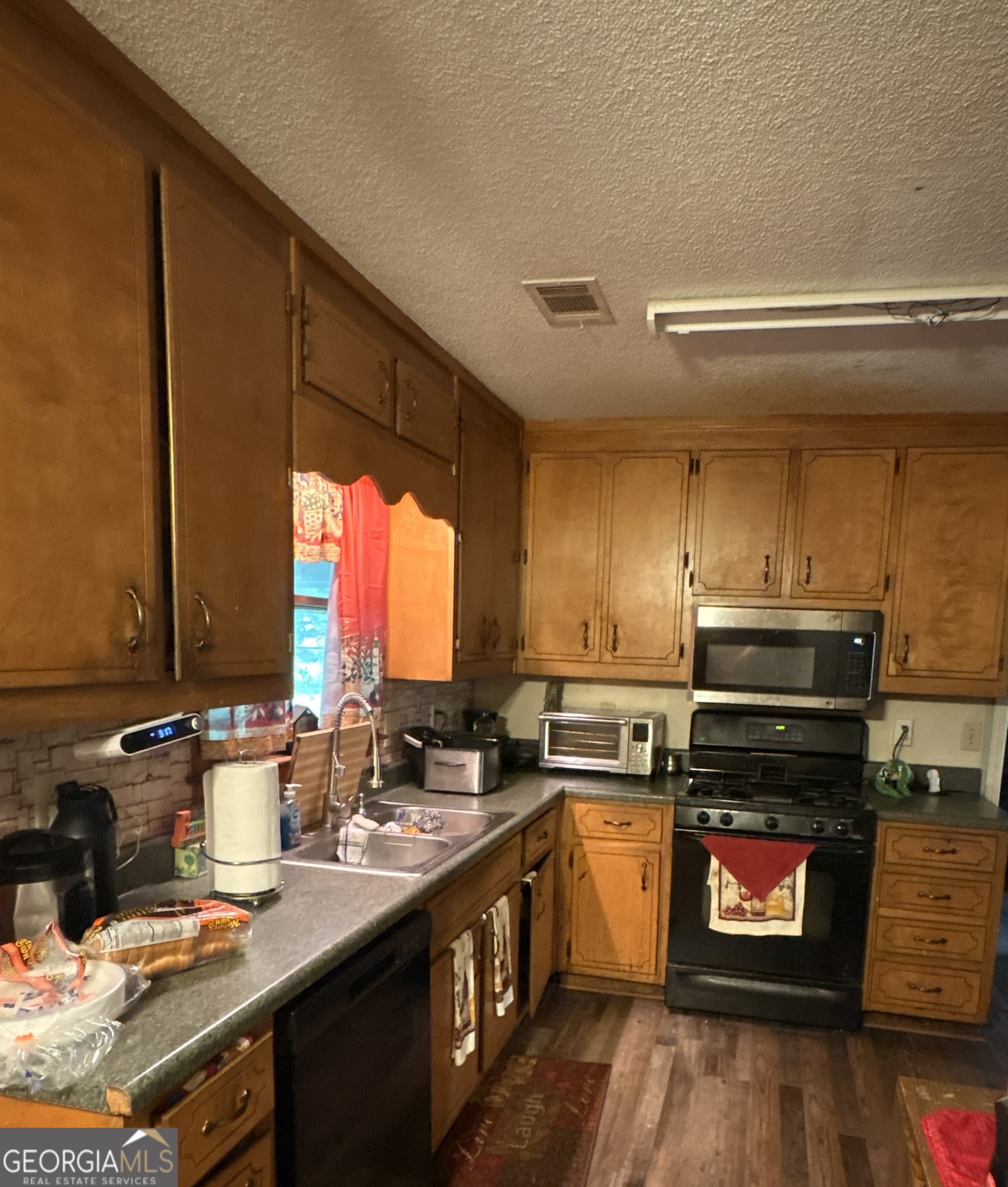 3 bedroom, 2 bathroom, 1,894 sq ft single family residence for sale at 731 Jefferson Drive, Conyers, GA 30094 — photo 2