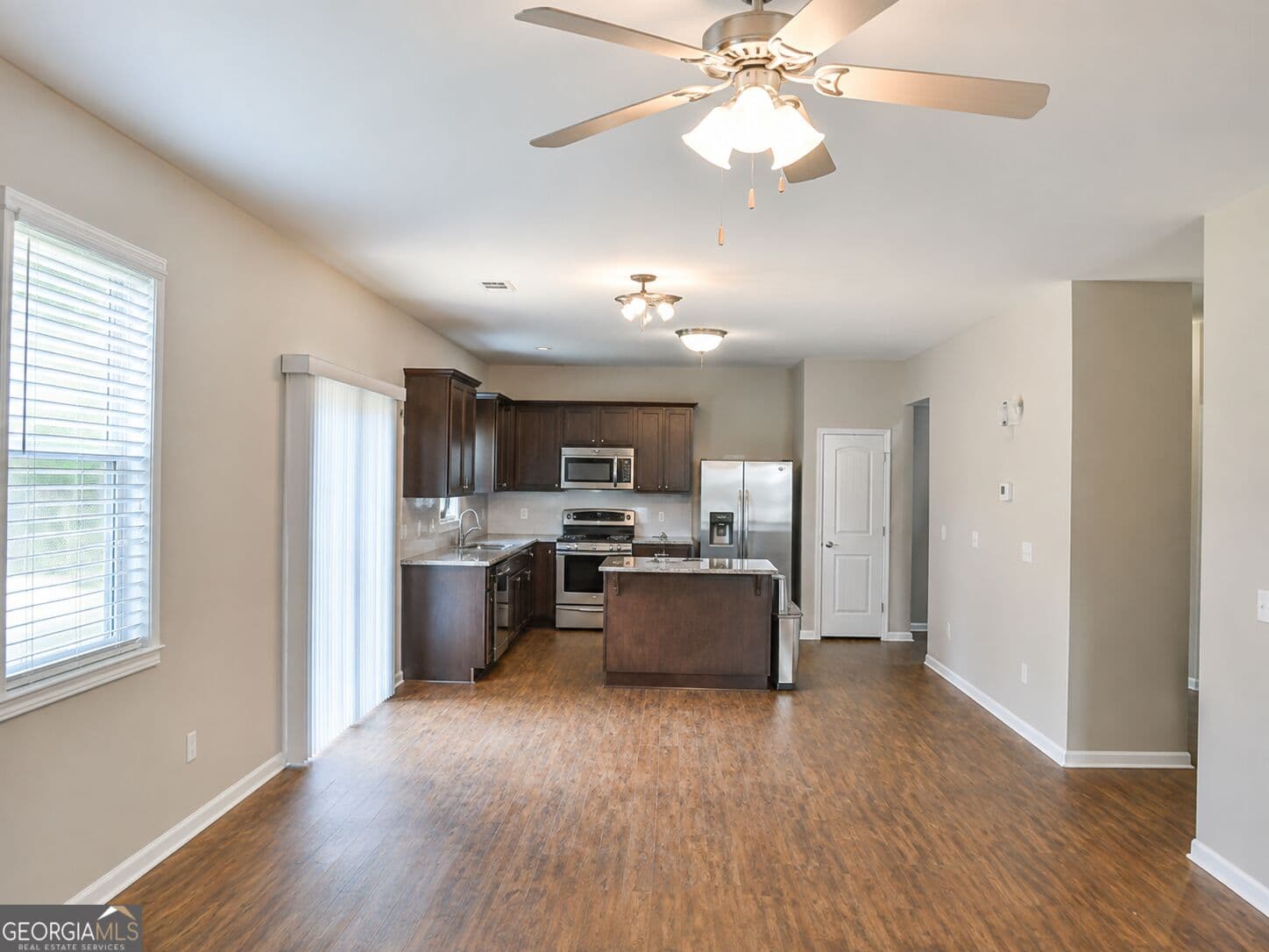 4 bedroom, 2.5 bathroom, 2,756 sq ft single family residence for sale at 100 Inverness Avenue, Newnan, GA 30263 — photo 8