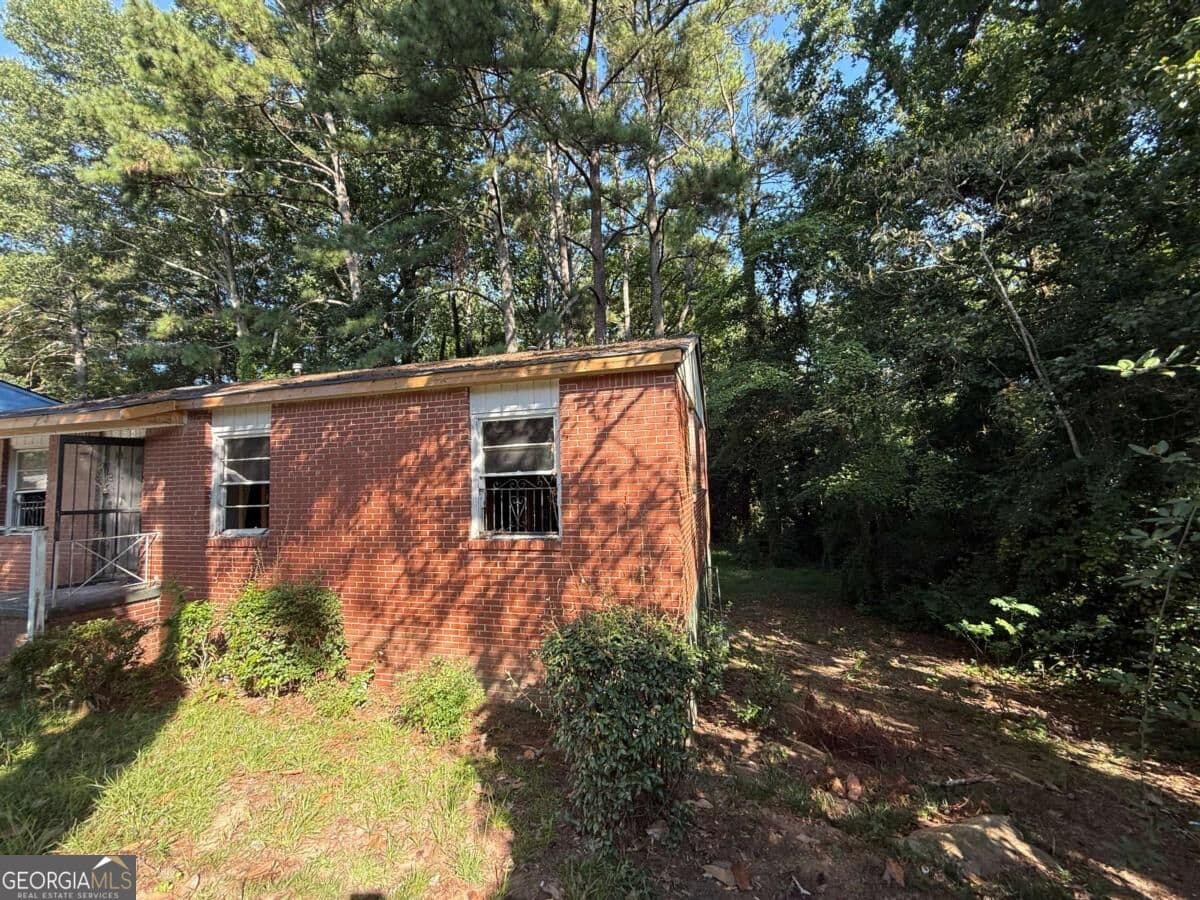 3 bedroom, 1 bathroom, 2,050 sq ft single family residence for sale at 264 NW Fairburn Road, Atlanta, GA 30331 — photo 2