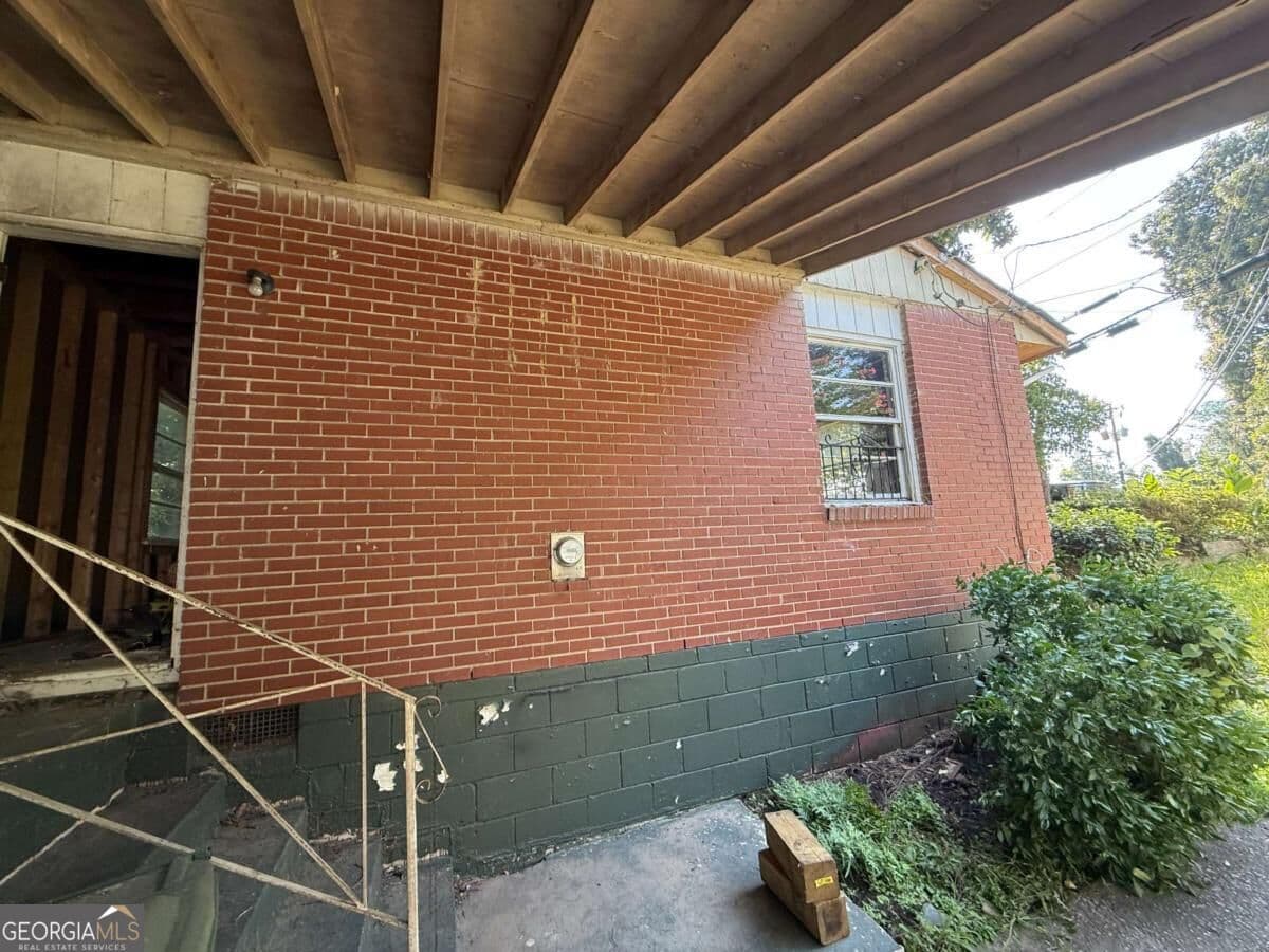3 bedroom, 1 bathroom, 2,050 sq ft single family residence for sale at 264 NW Fairburn Road, Atlanta, GA 30331 — photo 6