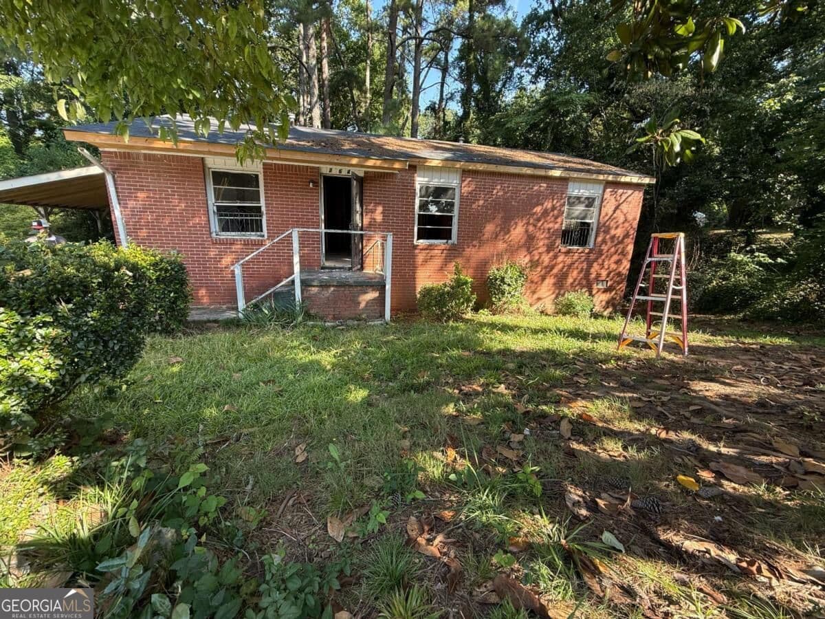 3 bedroom, 1 bathroom, 2,050 sq ft single family residence for sale at 264 NW Fairburn Road, Atlanta, GA 30331 — photo 1 of 17