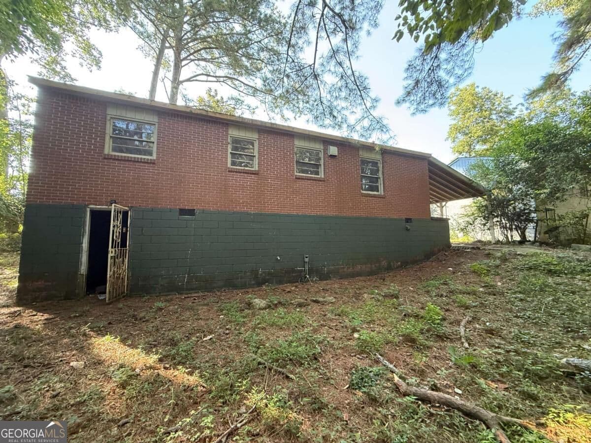 3 bedroom, 1 bathroom, 2,050 sq ft single family residence for sale at 264 NW Fairburn Road, Atlanta, GA 30331 — photo 5