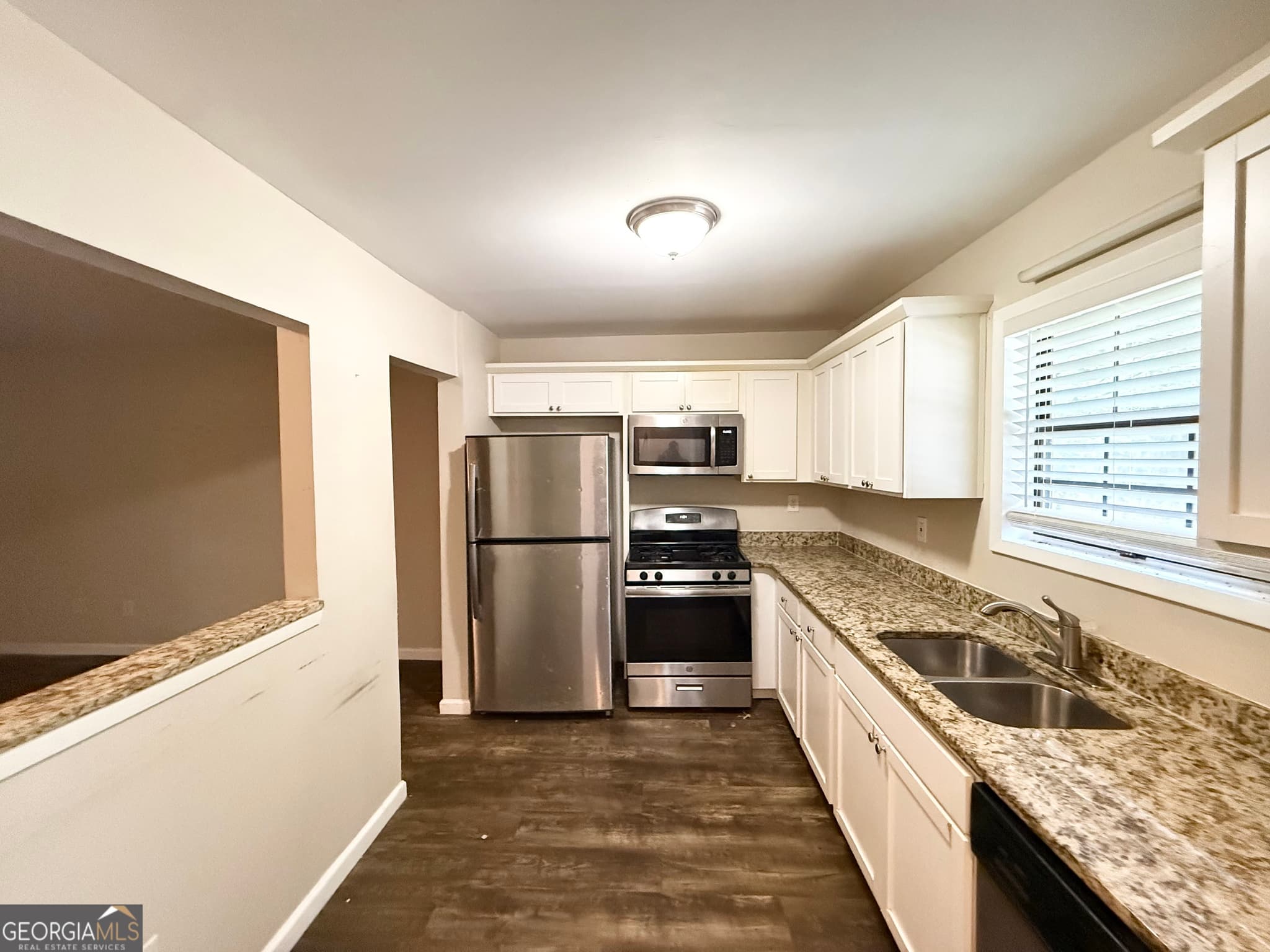 2 bedroom, 2 bathroom, 1,160 sq ft townhouse for sale at 897 S Indian Creek Drive, Stone Mountain, GA 30083 — photo 2