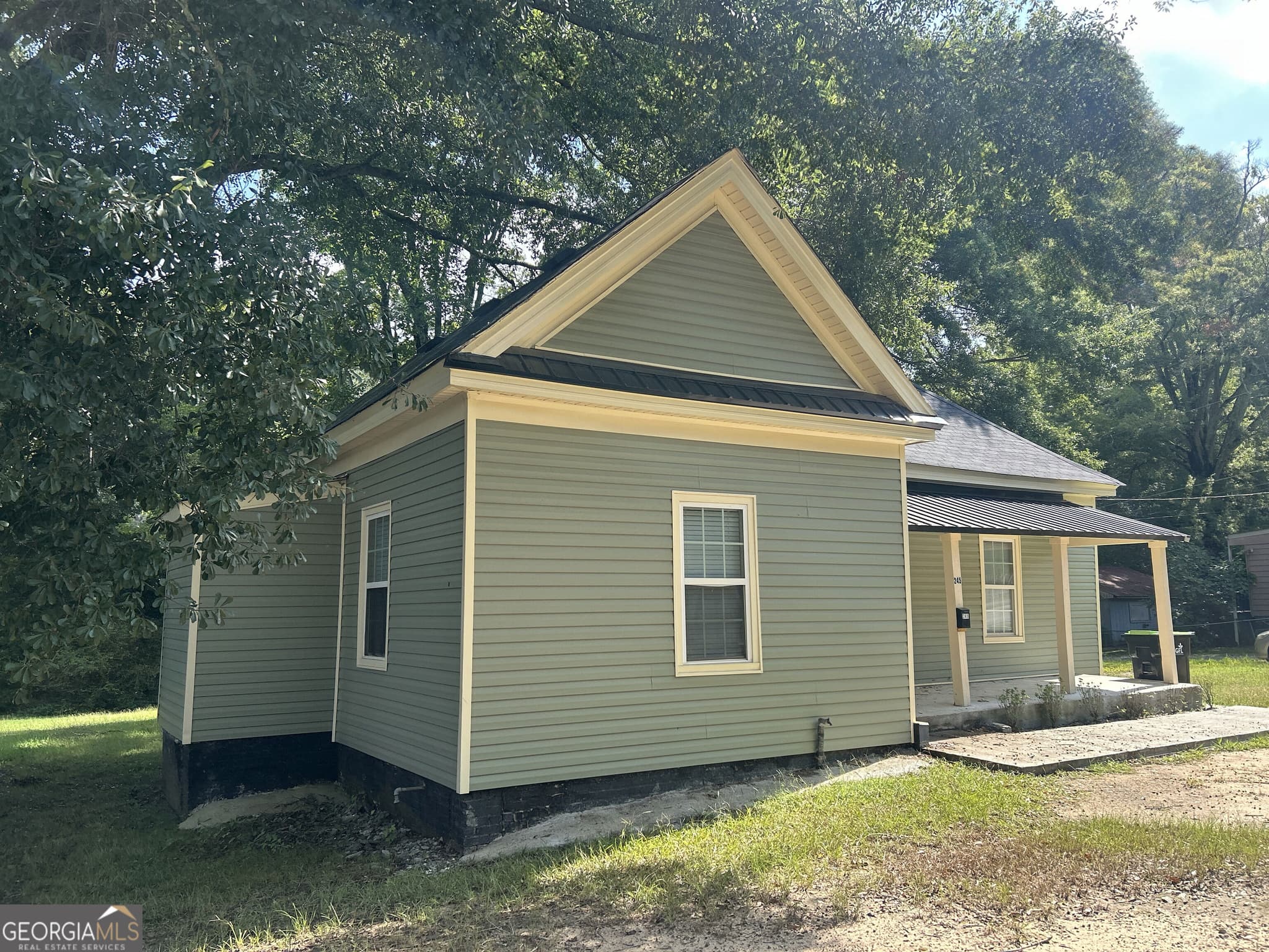 2 bedroom, 2 bathroom, 1,095 sq ft single family residence for sale at 245 Atlanta Street, Barnesville, GA 30204 — photo 3