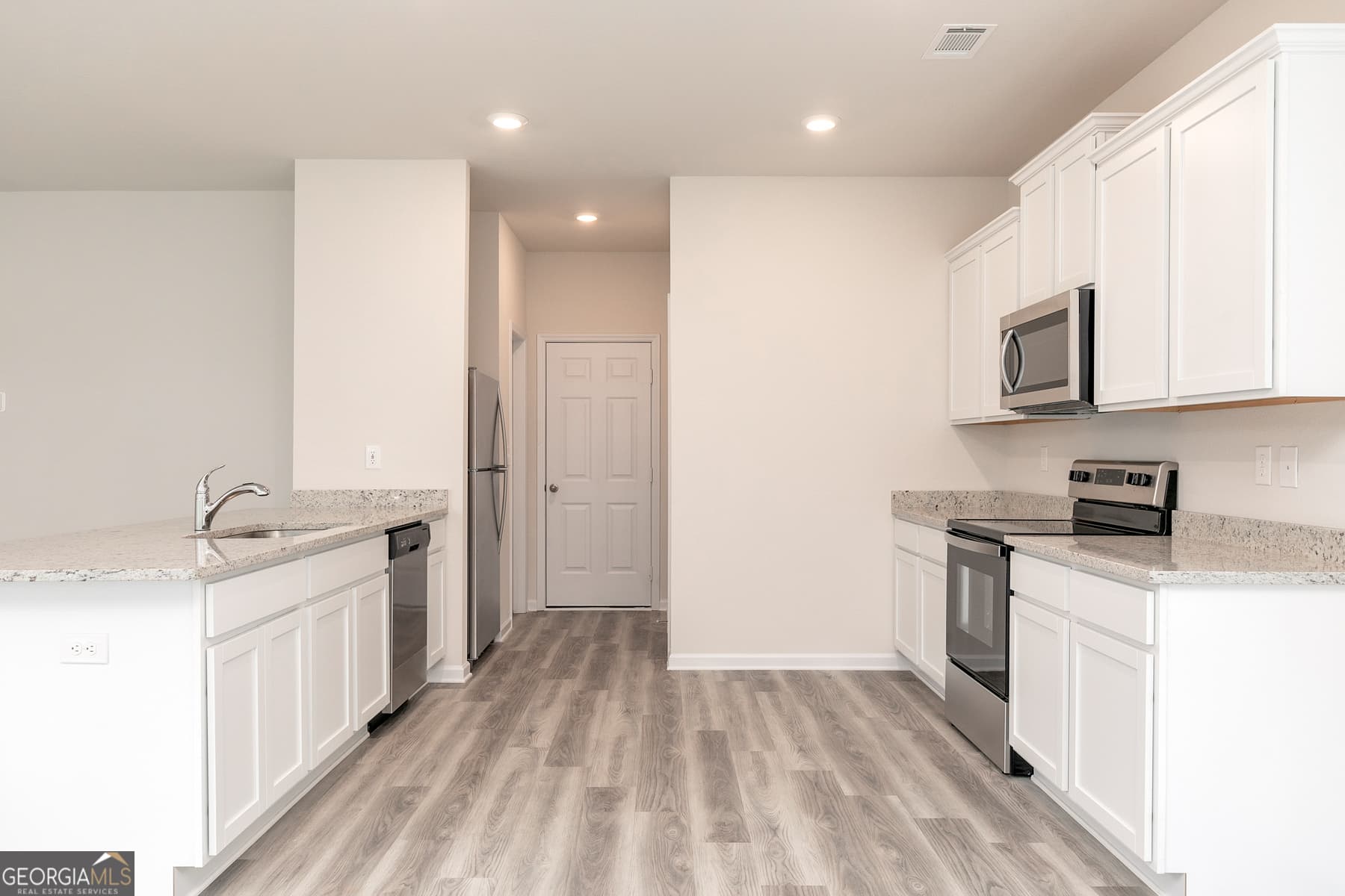 4 bedroom, 2.5 bathroom, 2,384 sq ft single family residence for sale at 514 Plant Road, Conyers, GA 30013 — photo 6
