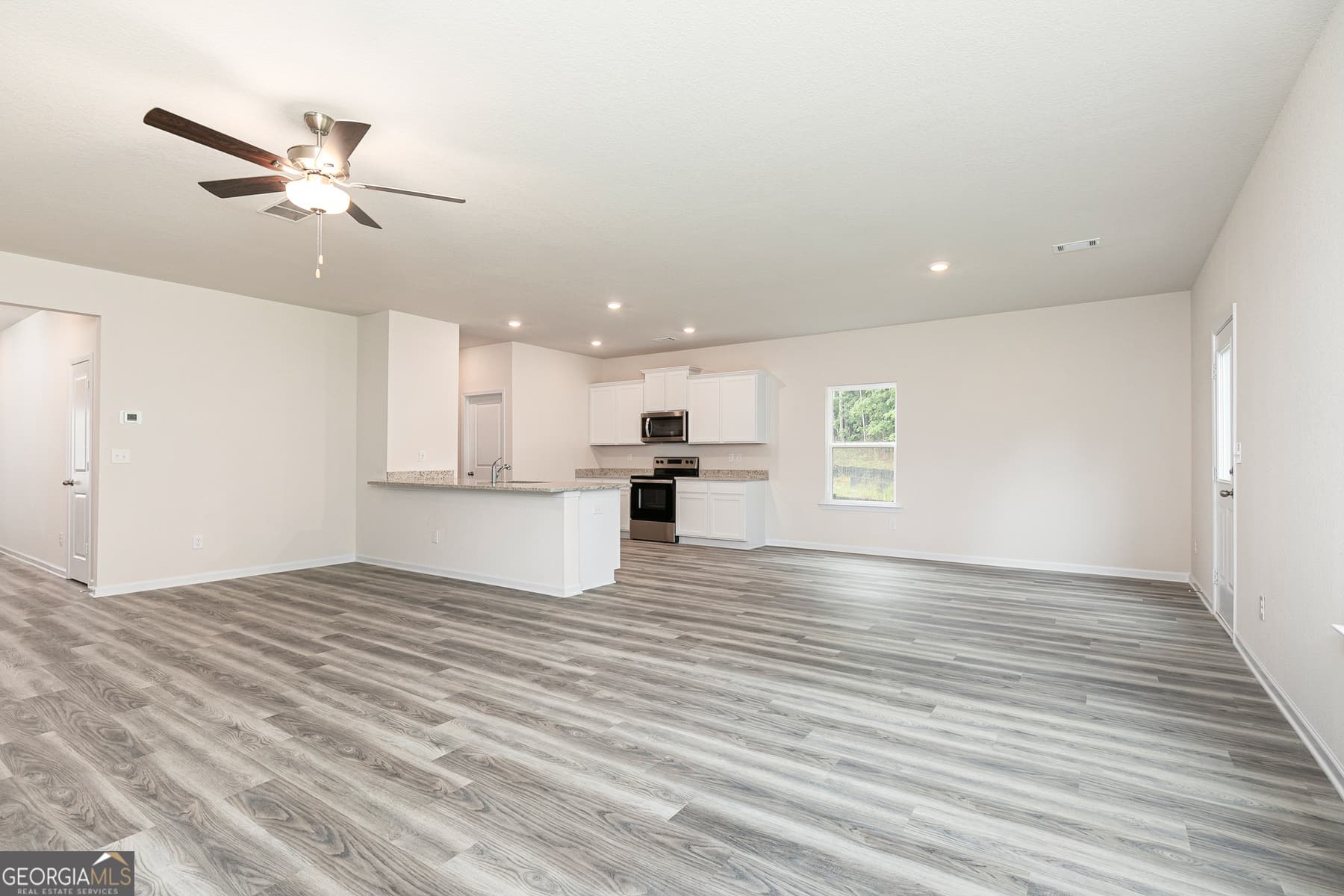4 bedroom, 2.5 bathroom, 2,384 sq ft single family residence for sale at 514 Plant Road, Conyers, GA 30013 — photo 4
