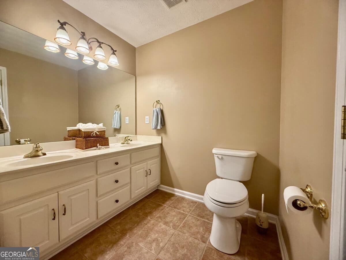 5 bedroom, 3 bathroom, 2,180 sq ft single family residence for rent at 148 Swan Sanders Road, Hartwell, GA 30643 for $2,500 a month — photo 9