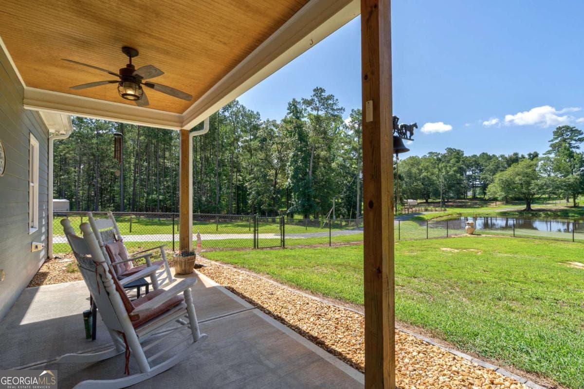 3 bedroom, 2 bathroom, 2,048 sq ft farm for sale at 610 Spring View Drive, Covington, GA 30014 — photo 6