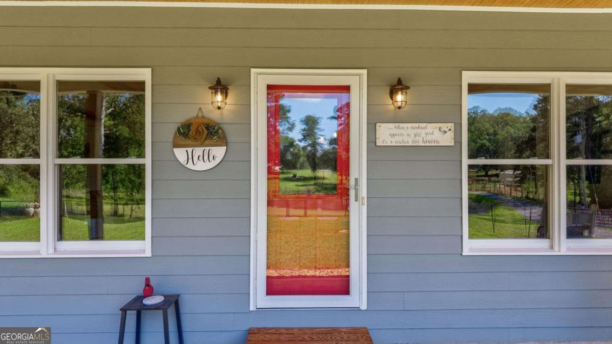 3 bedroom, 2 bathroom, 2,048 sq ft farm for sale at 610 Spring View Drive, Covington, GA 30014 — photo 9