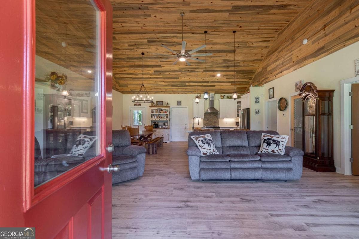 3 bedroom, 2 bathroom, 2,048 sq ft farm for sale at 610 Spring View Drive, Covington, GA 30014 — photo 10