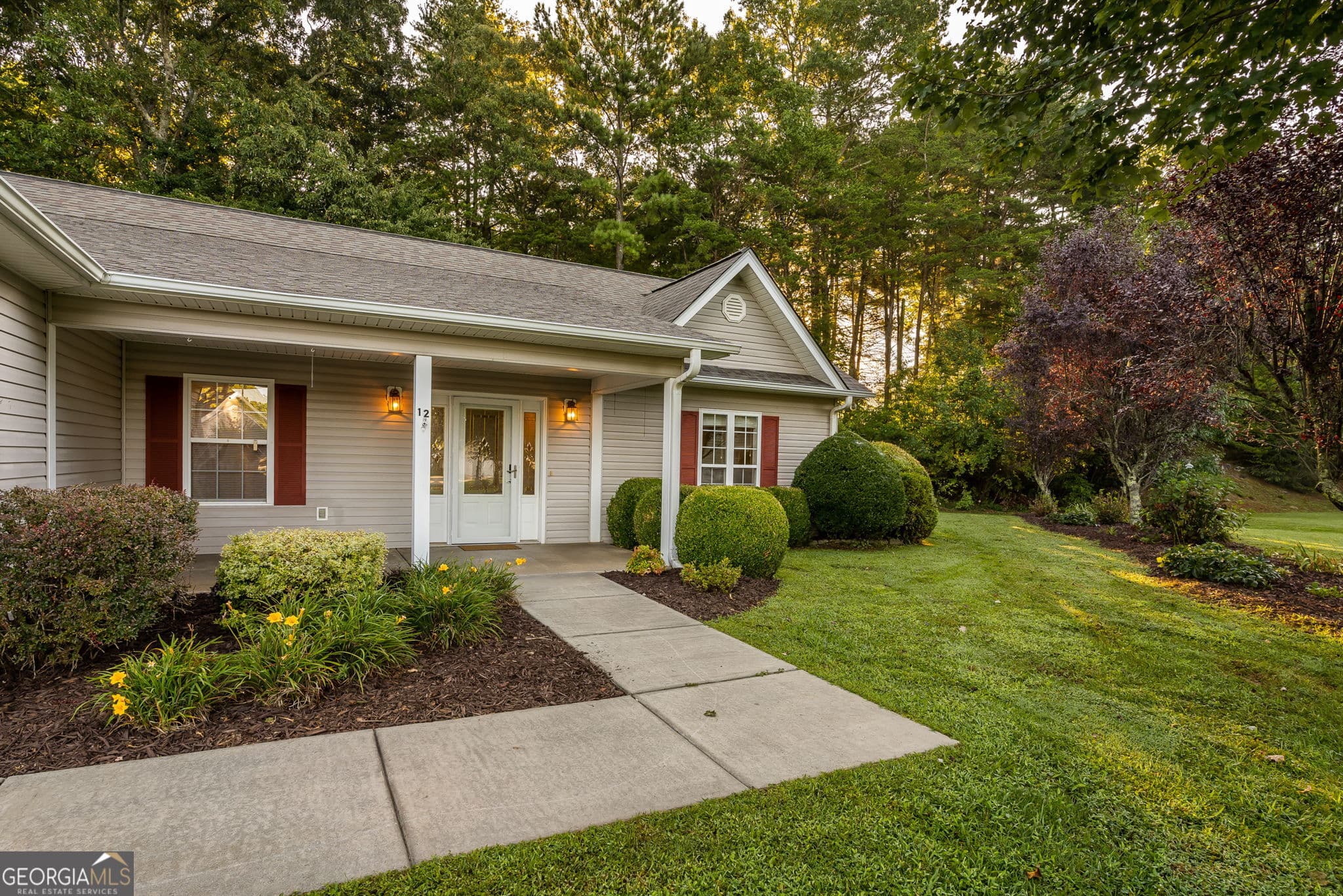 3 bedroom, 2 bathroom, 2,065 sq ft single family residence for sale at 12 Hannah Circle, Blue Ridge, GA 30513 — photo 2