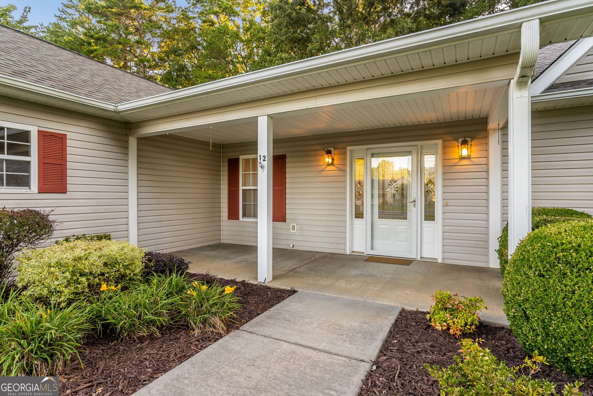 3 bedroom, 2 bathroom, 2,065 sq ft single family residence for sale at 12 Hannah Circle, Blue Ridge, GA 30513 — photo 7
