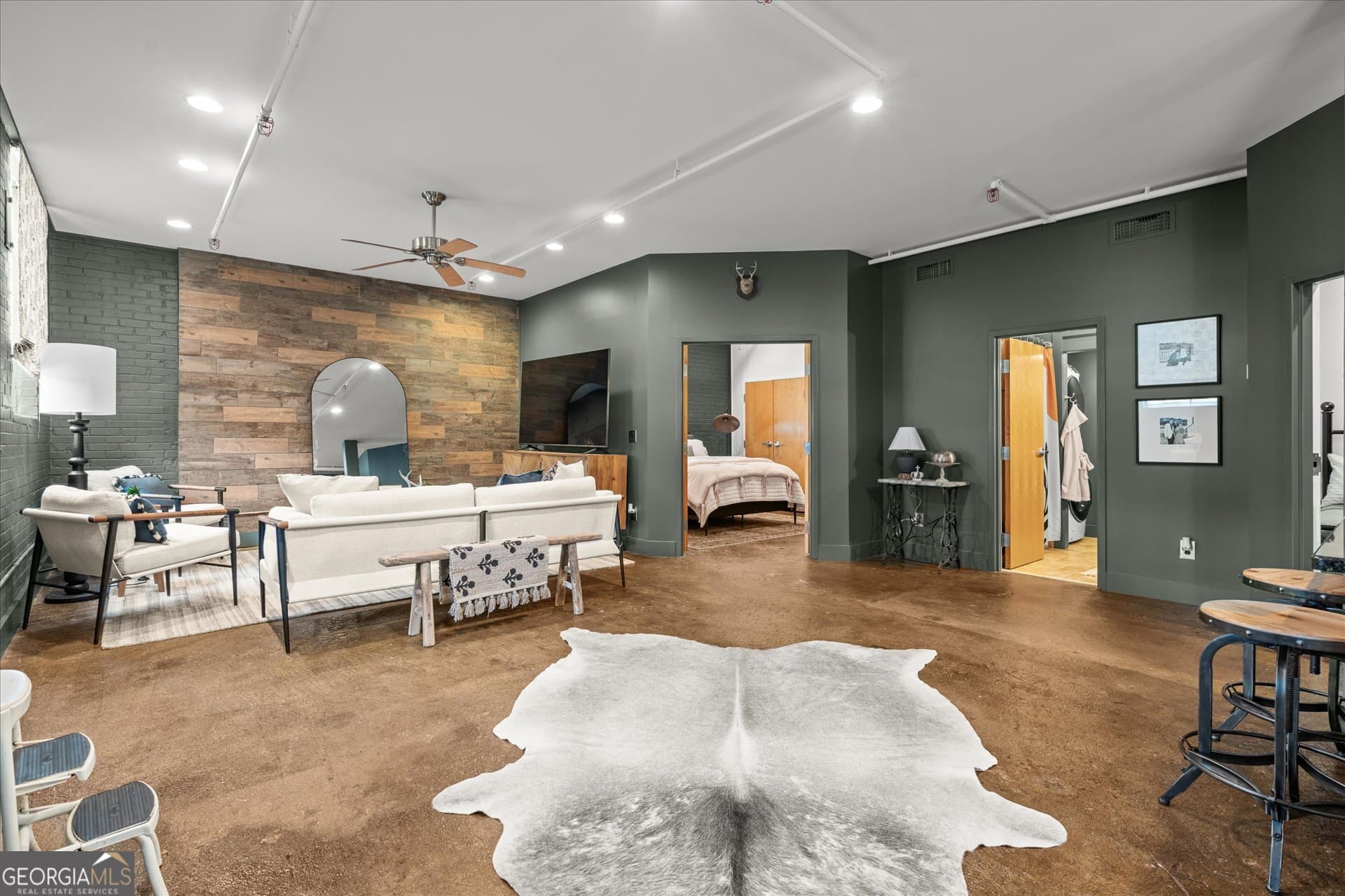 2 bedroom, 1 bathroom, 1,094 sq ft loft,condominium for sale at 205 Johnson Avenue 231, Carrollton, GA 30117 — photo 2