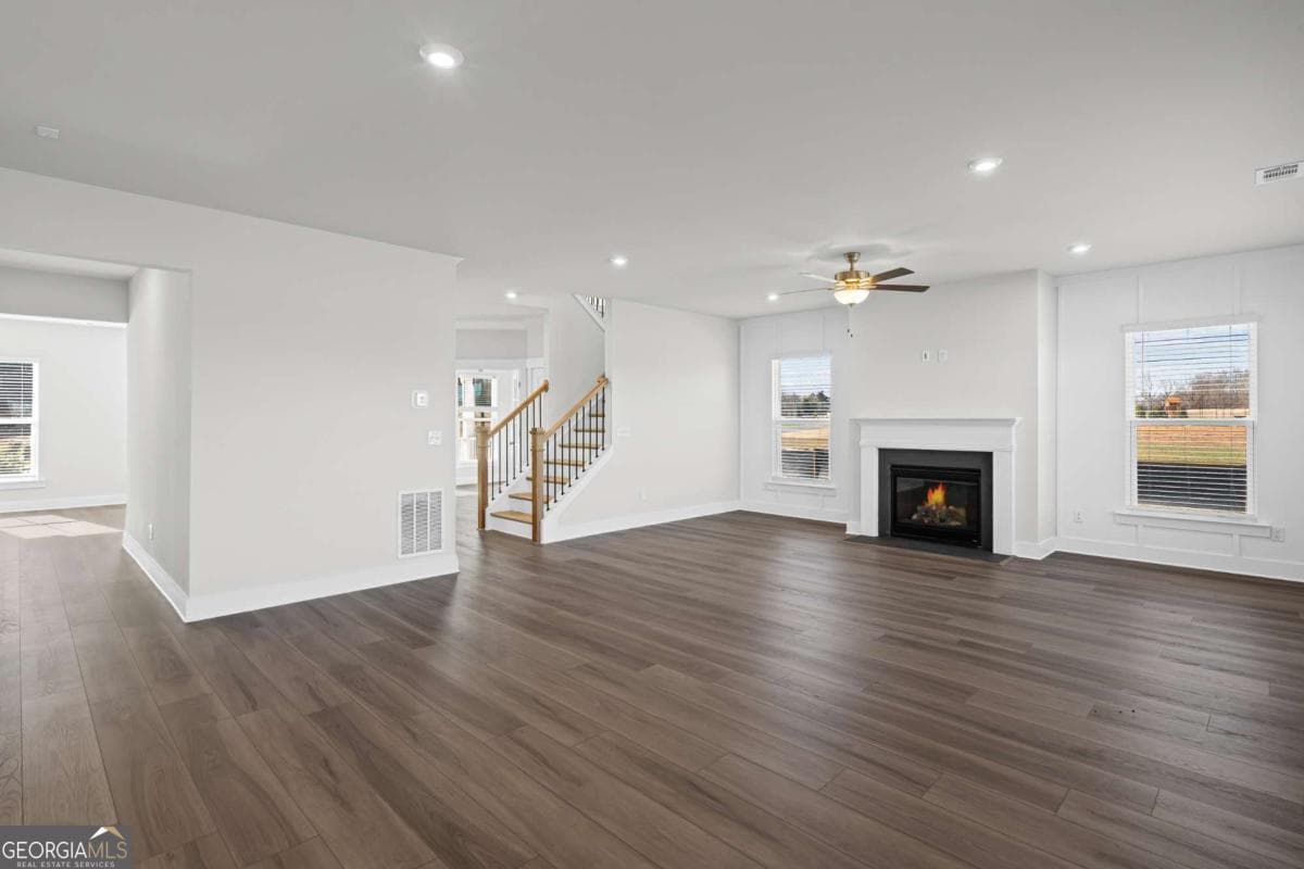 5 bedroom, 4.5 bathroom, 3,135 sq ft single family residence for sale at 363 Aidens Bluff, Hoschton, GA 30548 — photo 7