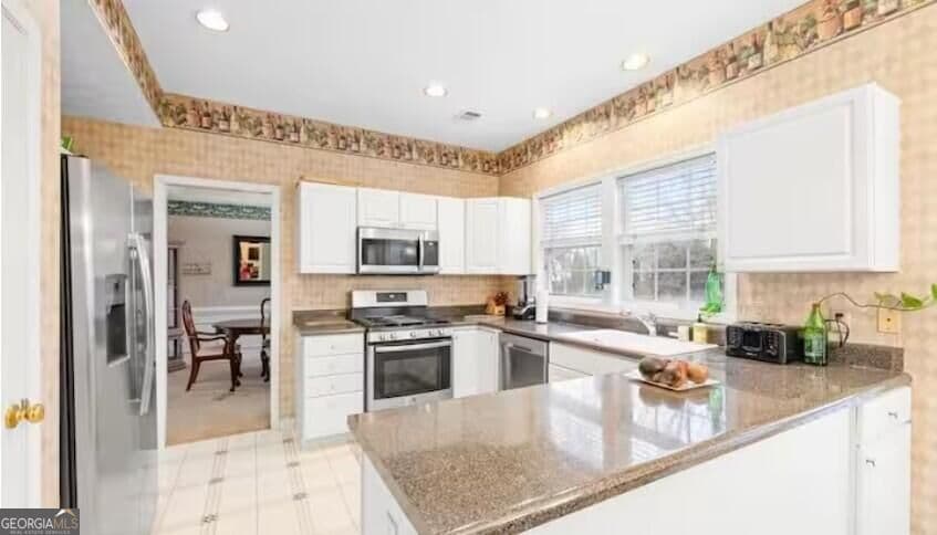 4 bedroom, 3 bathroom, 2,374 sq ft single family residence for sale at 2465 Lunetta Lane, Alpharetta, GA 30004 — photo 7