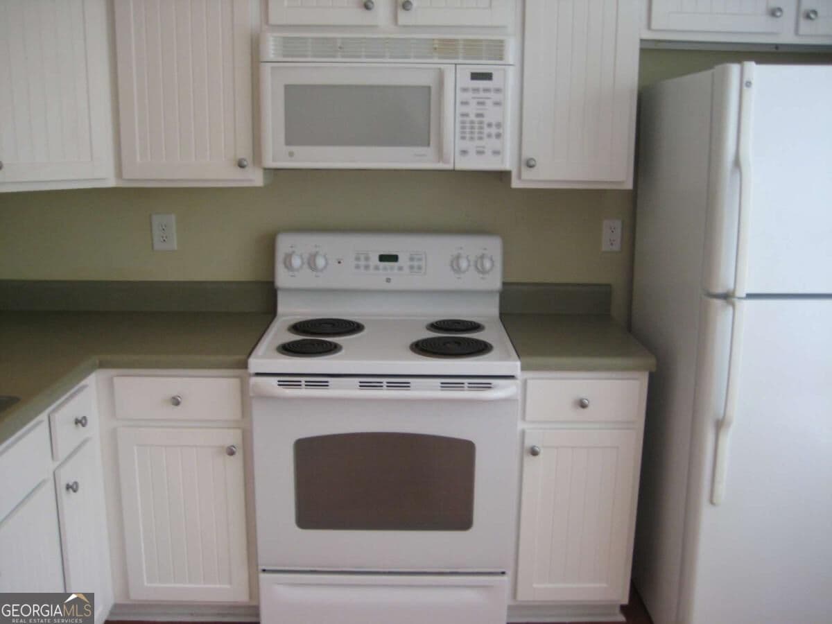 2 bedroom, 4.5 bathroom, 1,152 sq ft condominium for sale at 490 Barnett Shoals Road 242, Athens, GA 30605 — photo 5