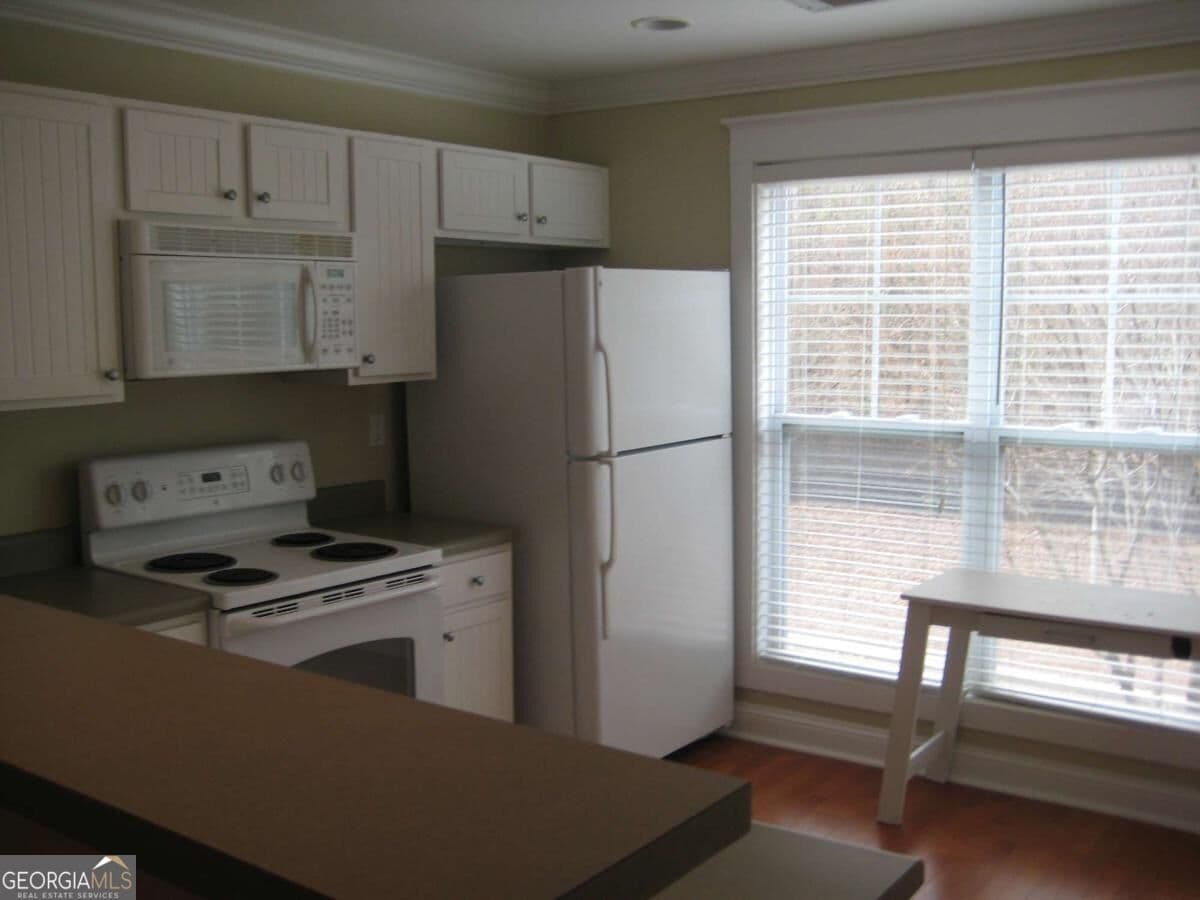 2 bedroom, 4.5 bathroom, 1,152 sq ft condominium for sale at 490 Barnett Shoals Road 242, Athens, GA 30605 — photo 4