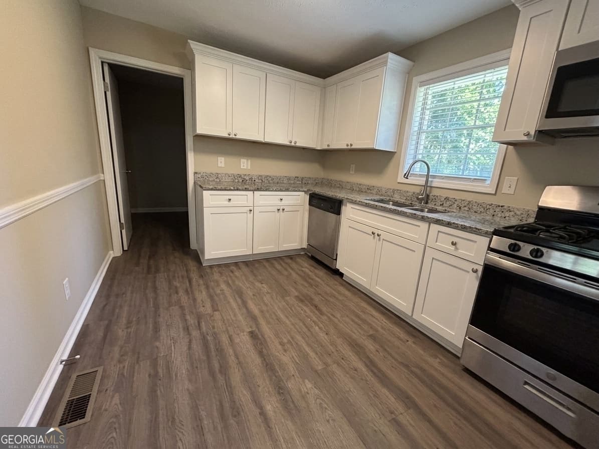 3 bedroom, 2 bathroom, 1,443 sq ft single family residence for sale at 6214 Marilla Street, Douglasville, GA 30135 — photo 3