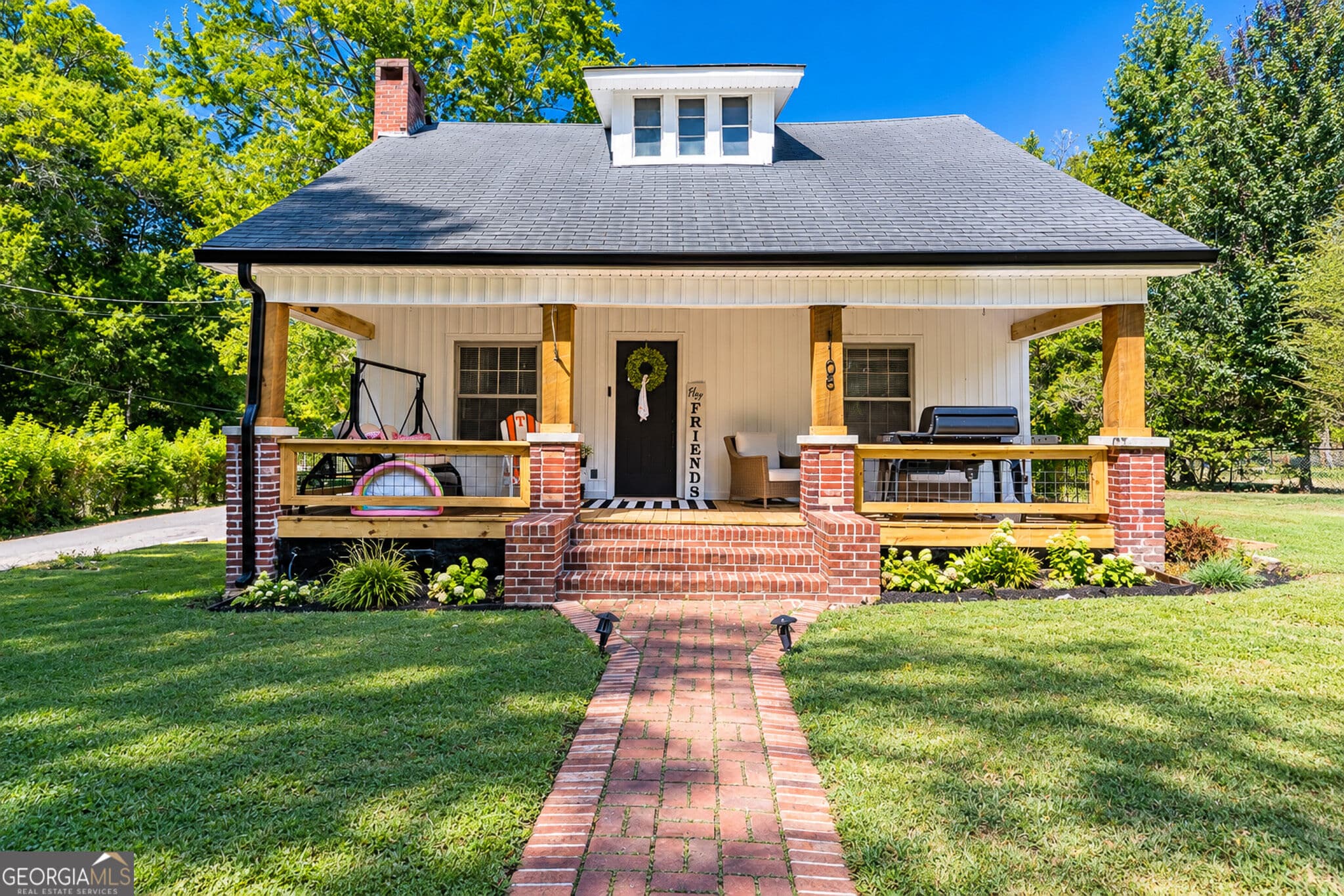 2 bedroom, 1 bathroom, 1,200 sq ft single family residence for sale at 1108 S Chattanooga Street, Lafayette, GA 30728